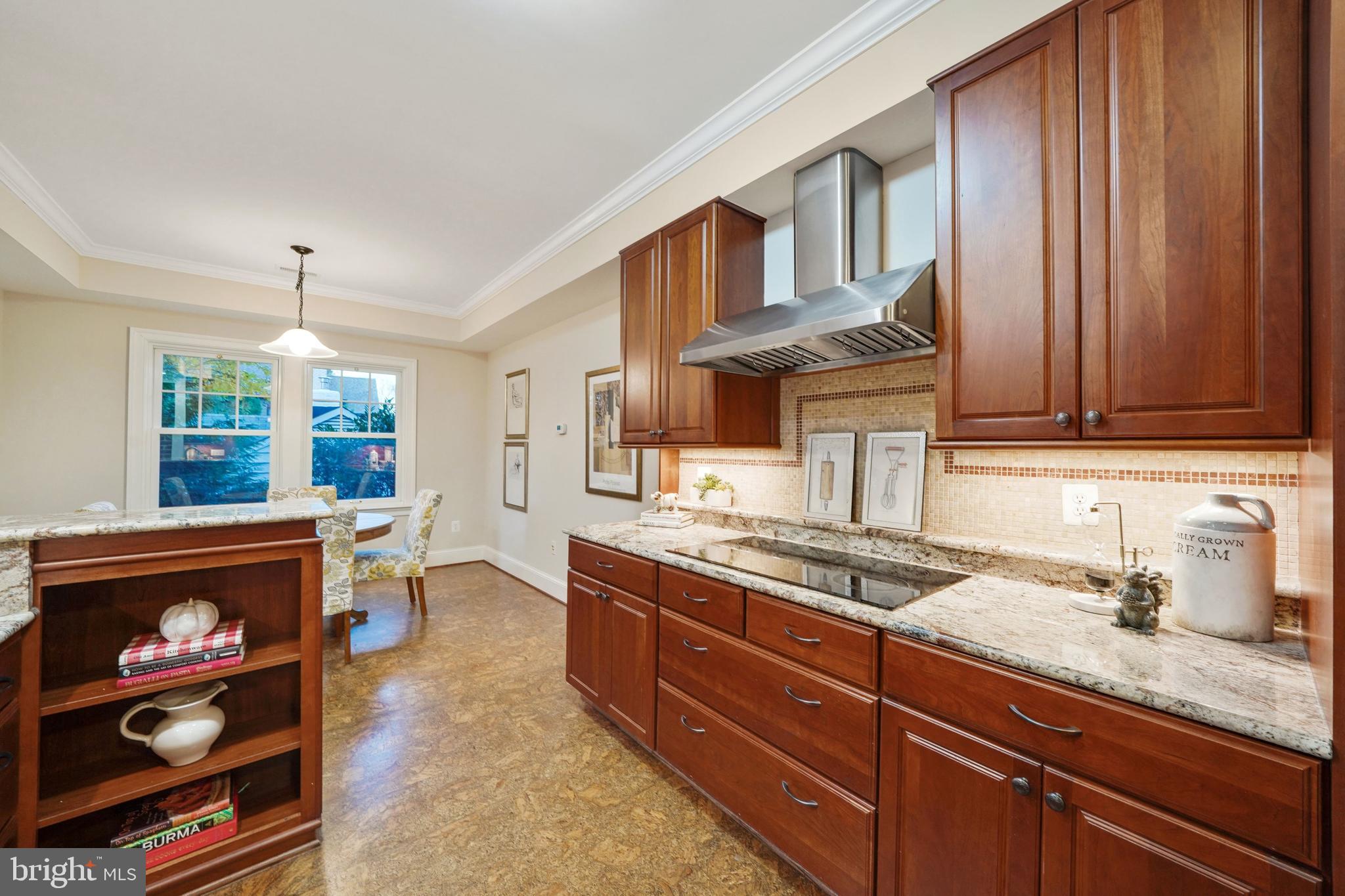 COUNTRY CLUB MANOR - Residential