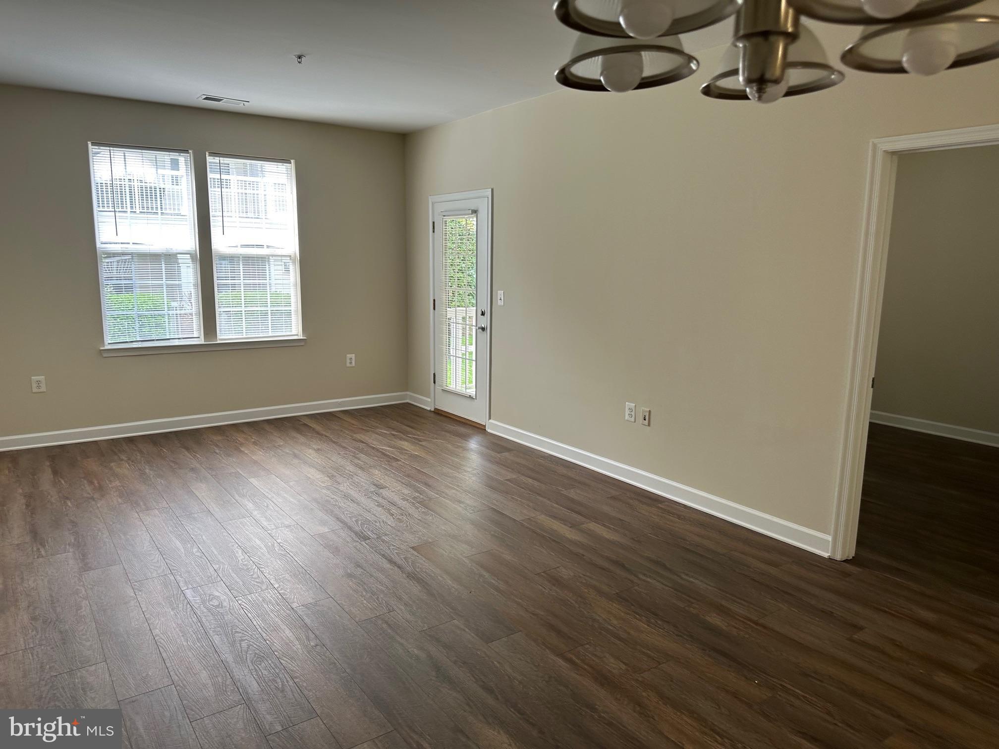 This bright and spacious 3-bedroom, 2-bath condo is waiting for you in the highly sought-after community of Brambleton.