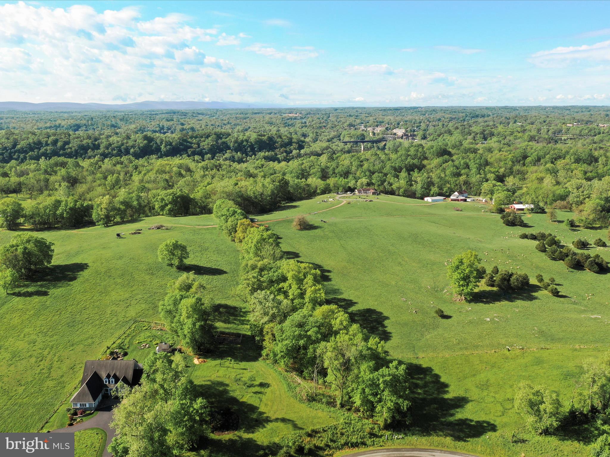 NORTH HILLS - Land