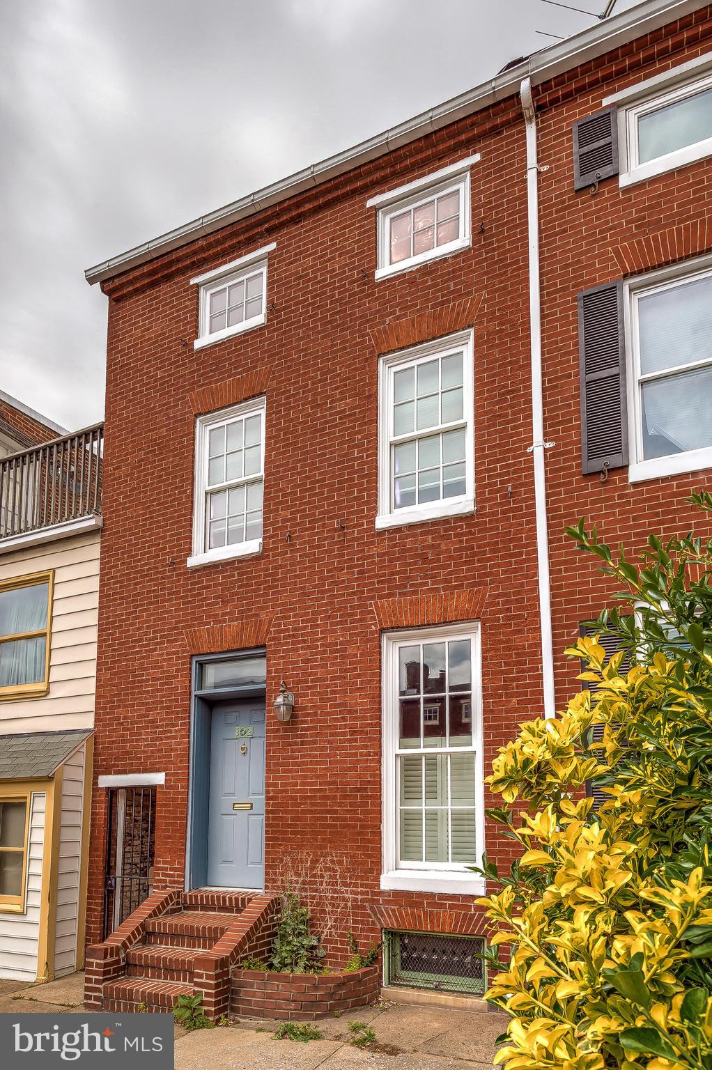 STUNNING 16+ FT WIDE 3 STORY HOME LOCATED ON SOUGHT-AFTER BLOCK IN FEDERAL HILL WITH TONS OF BALTIMORE HISTORIC CHARM. GLISTENING RECLAIMED HARDWOODS CASCADE THROUGHOUT. CATHEDRAL CEILINGS. LOADS OF NATURAL LIGHT. EXPOSED BRICK. HIGH CEILINGS. TONS OF STORAGE. WALK-IN SHOWERS. WALK-IN CLOSETS. SPACIOUS 2 BEDROOMS WITH 2 FULL BATHROOMS. OVERSIZED REAR BRICK PATIO - GREAT FOR ENTERTAINING. CLOSE PROXIMITY TO RETAIL SHOPPING, LOCAL DINING, DOWNTOWN, AND ALL MAJOR HIGHWAYS.