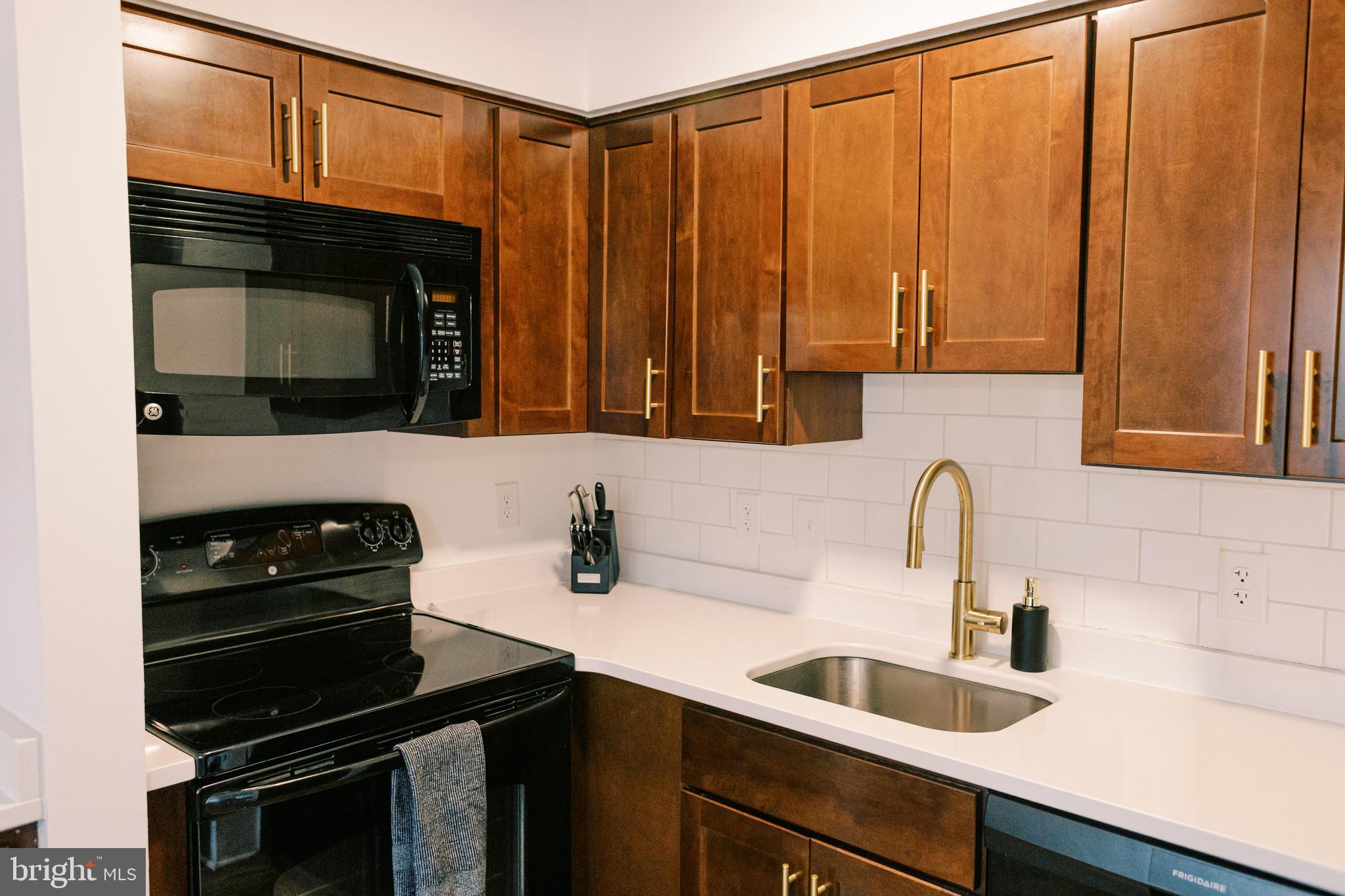 THE HILL CONDOS - Residential