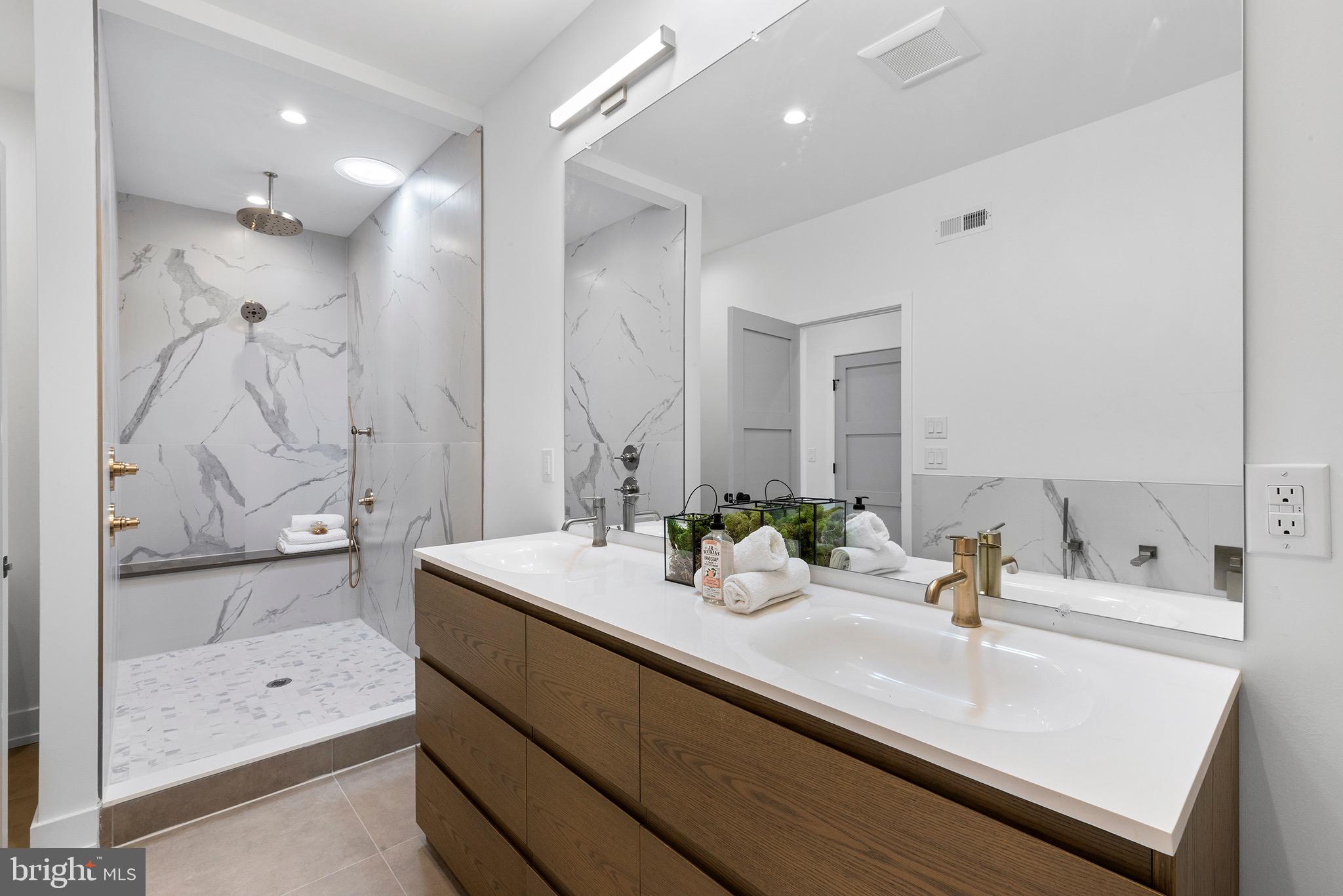 PASSYUNK SQUARE - Residential