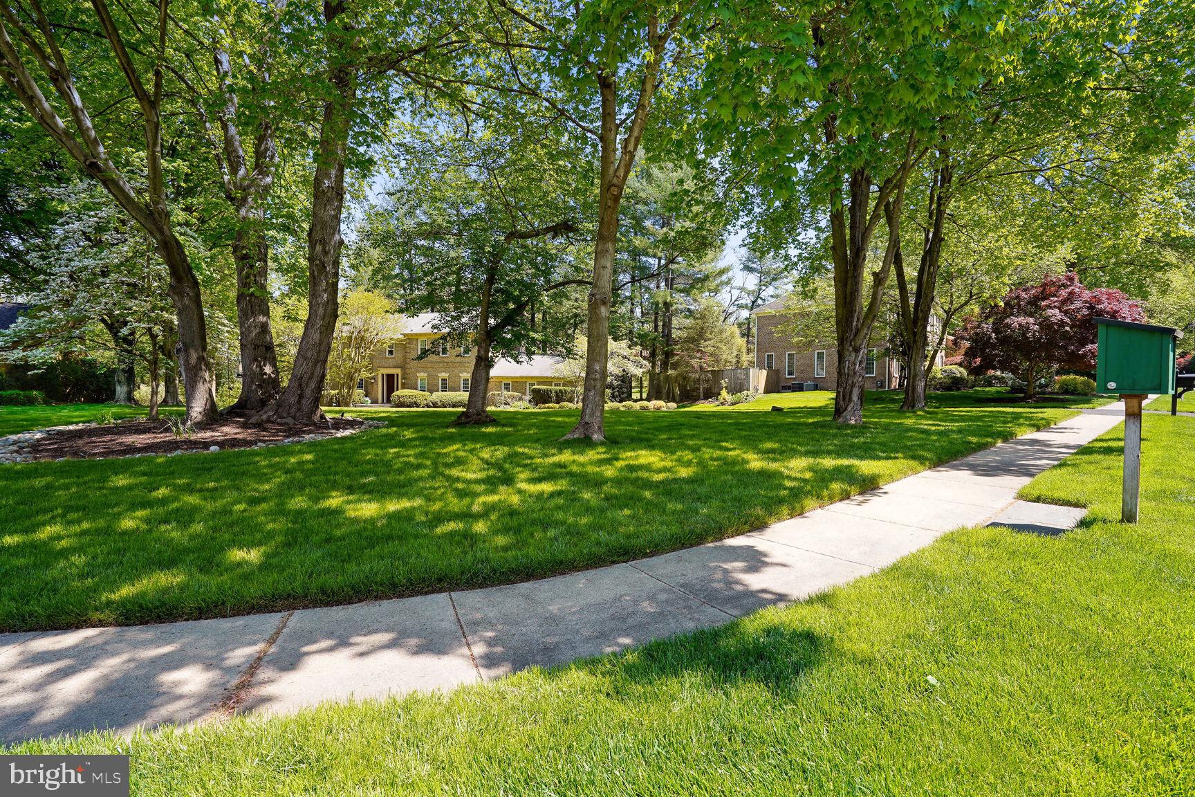 MC LEAN COUNTRY ESTATES - Residential