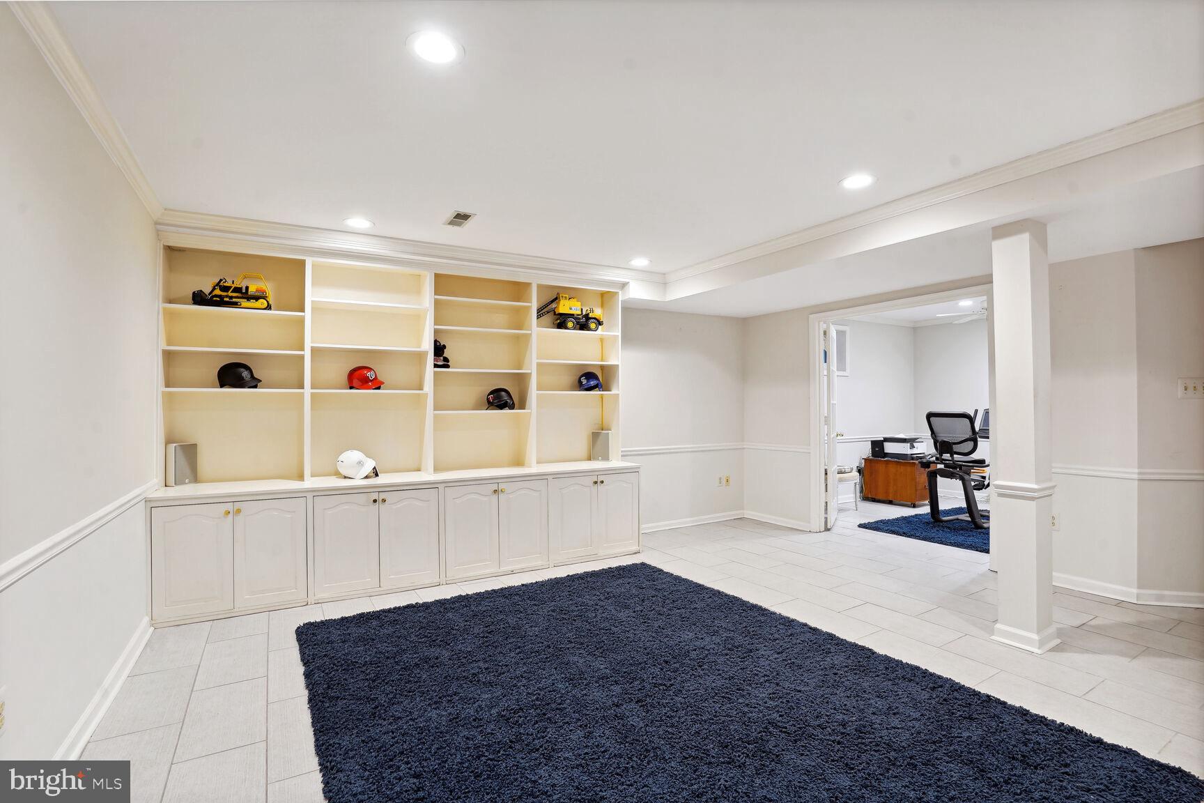MC LEAN COUNTRY ESTATES - Residential