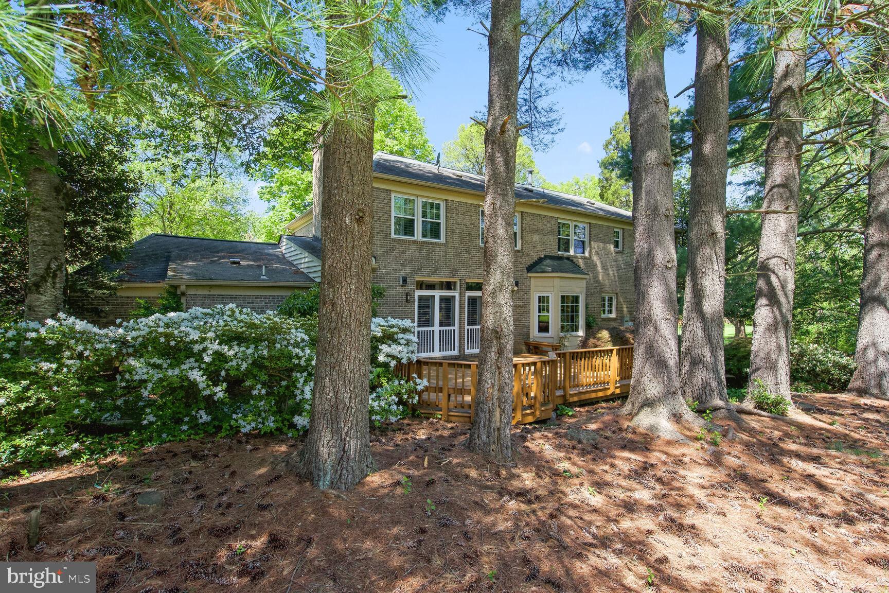 MC LEAN COUNTRY ESTATES - Residential