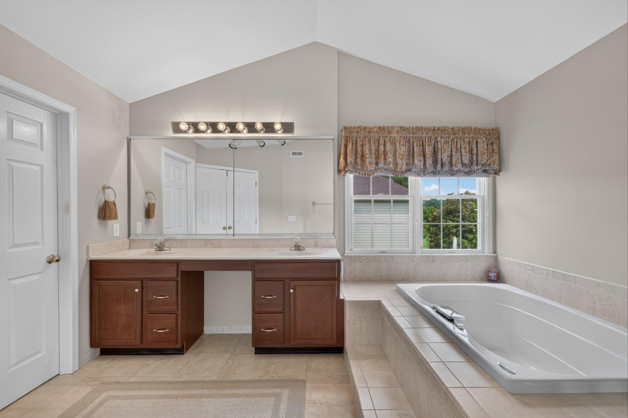 RED LION CHASE - Residential