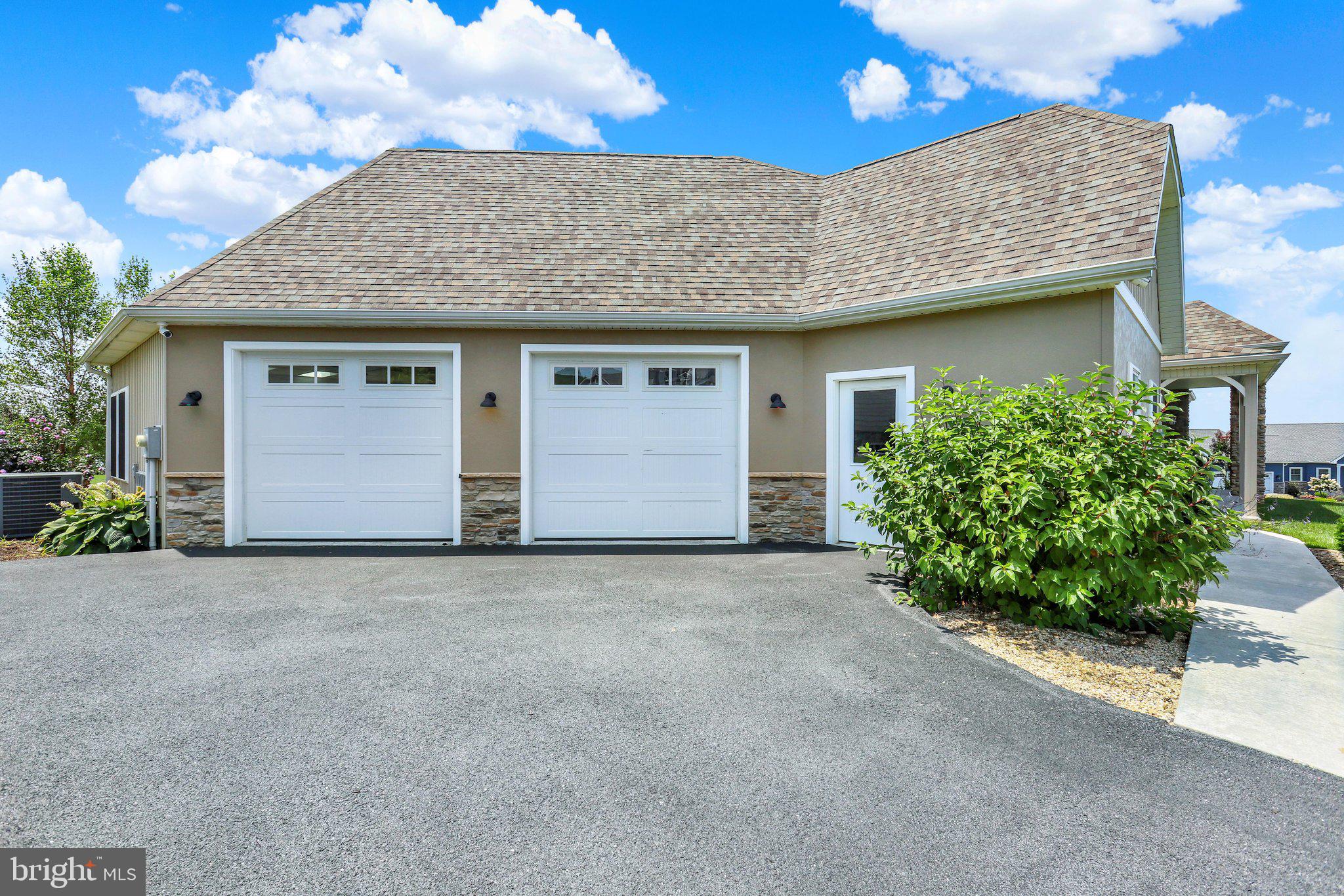 PENN NATIONAL GOLF COURSE COMMUNITY - Residential