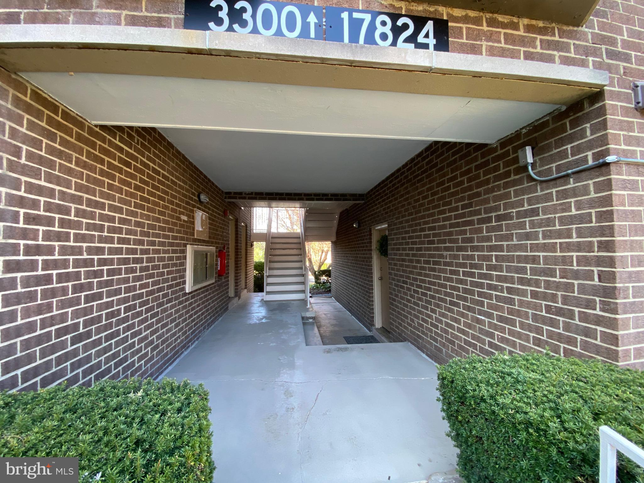 CAMELBACK VILLAGE - Residential