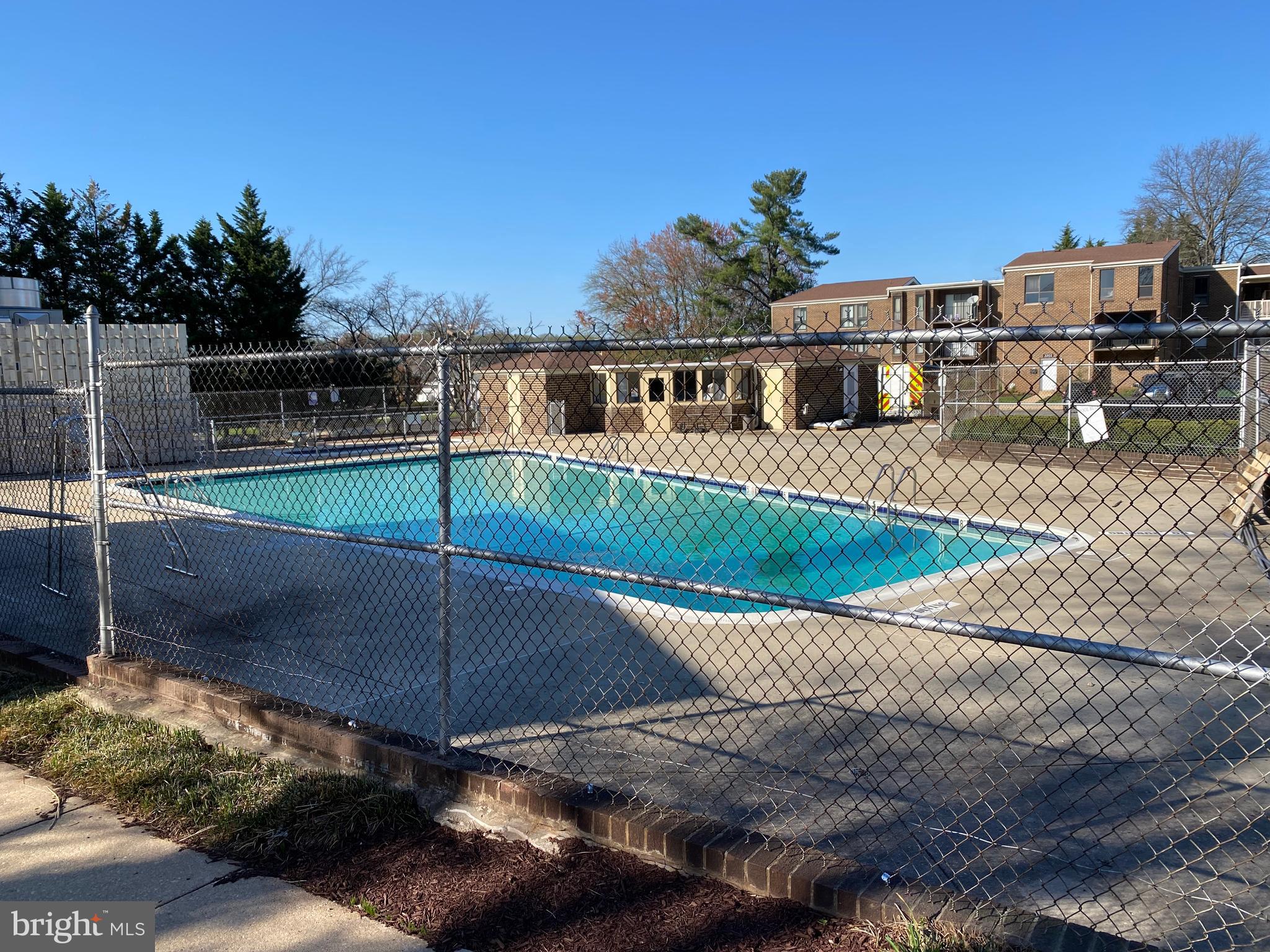 CAMELBACK VILLAGE - Residential