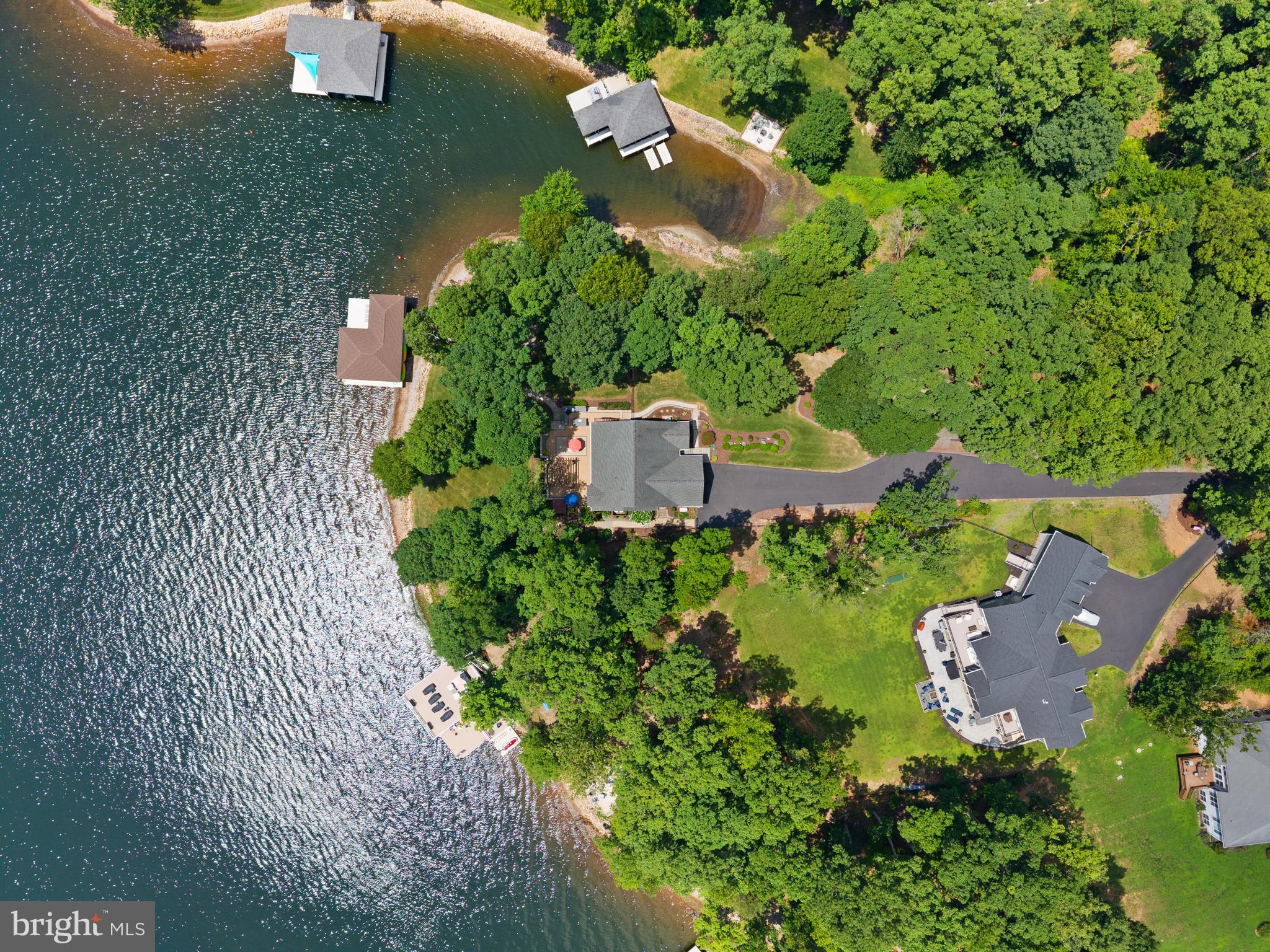 PLEASURE ISLAND - Residential