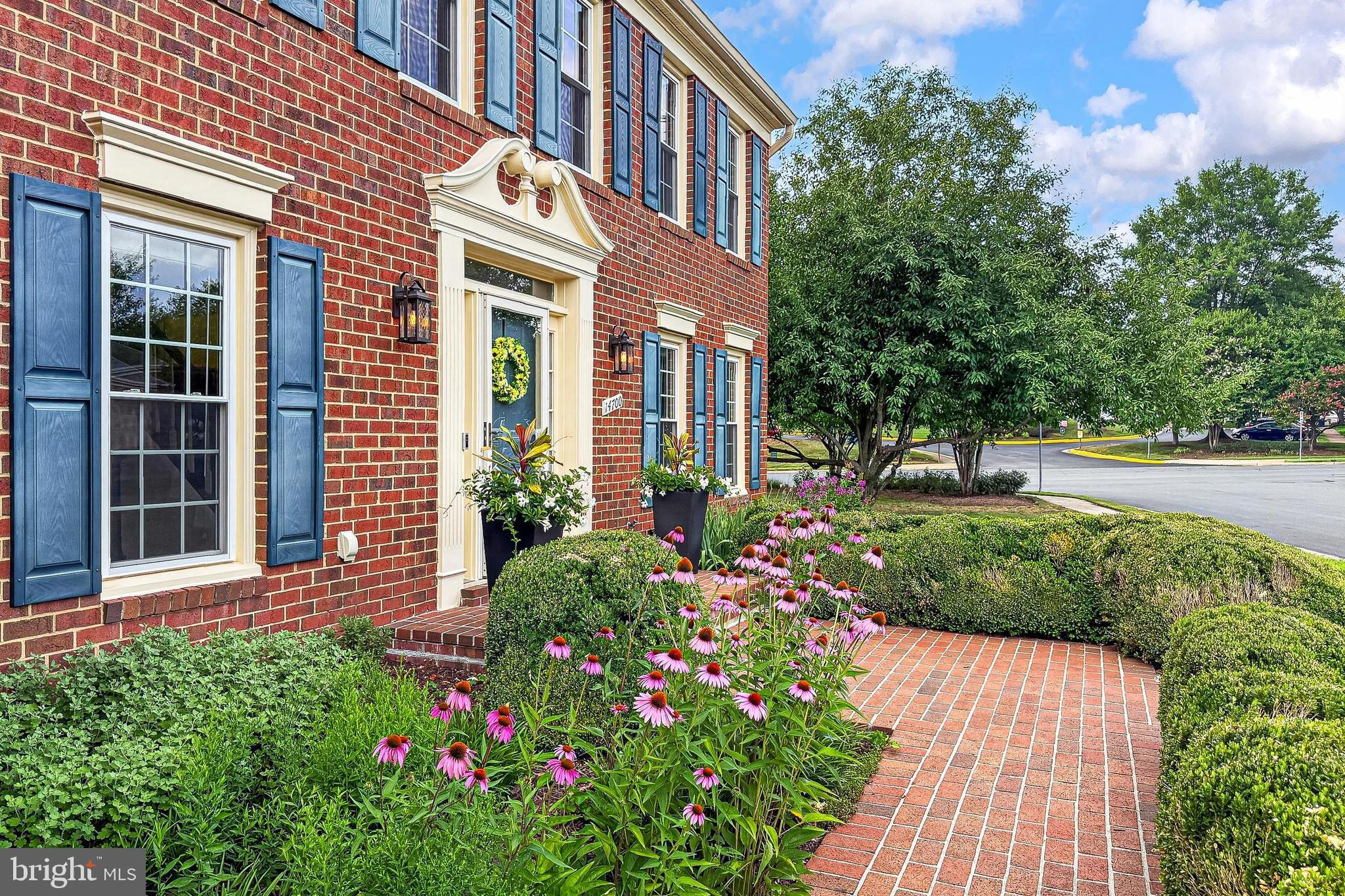 LIFESTYLE AT SULLY STATION - Residential