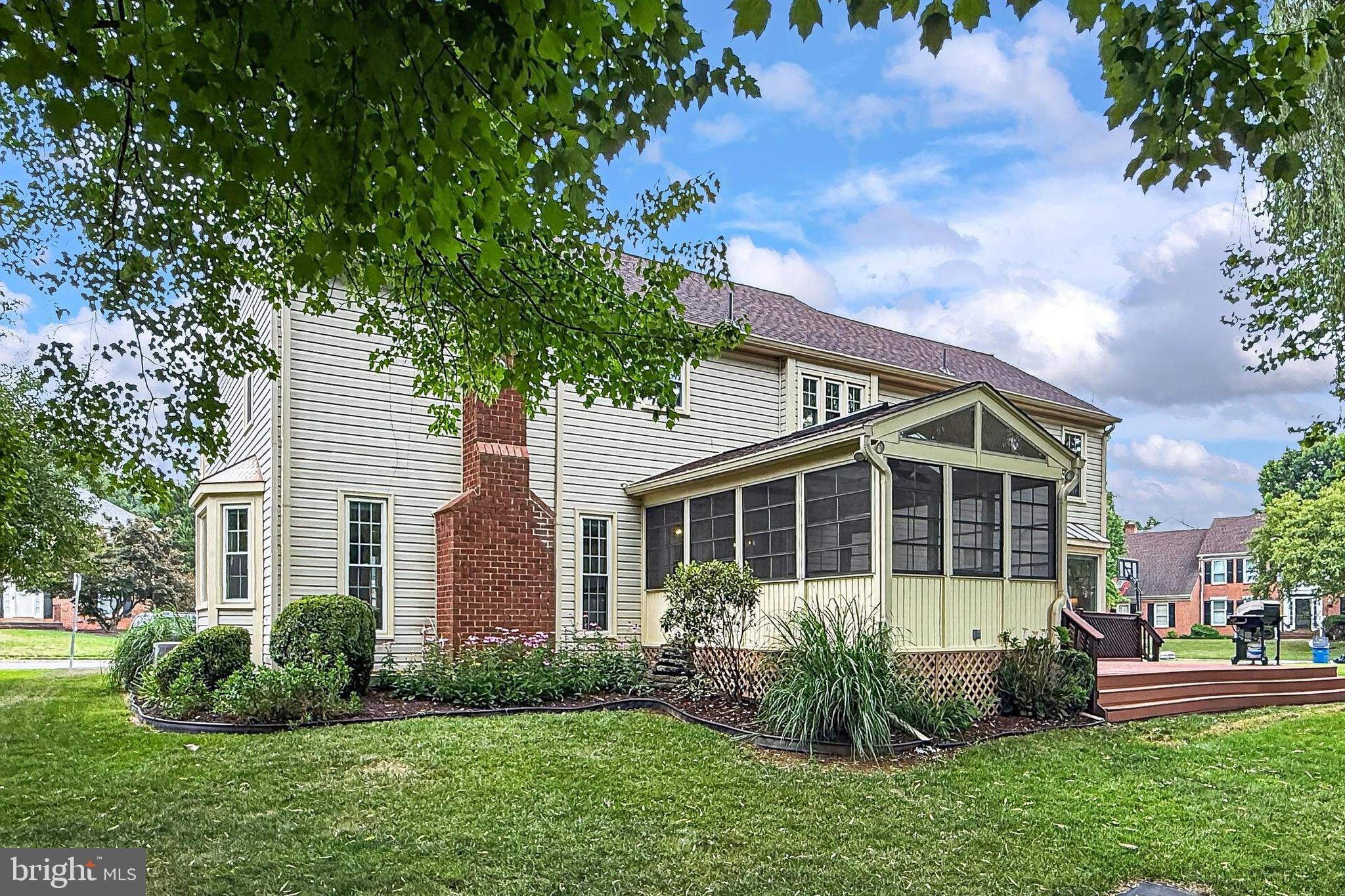LIFESTYLE AT SULLY STATION - Residential