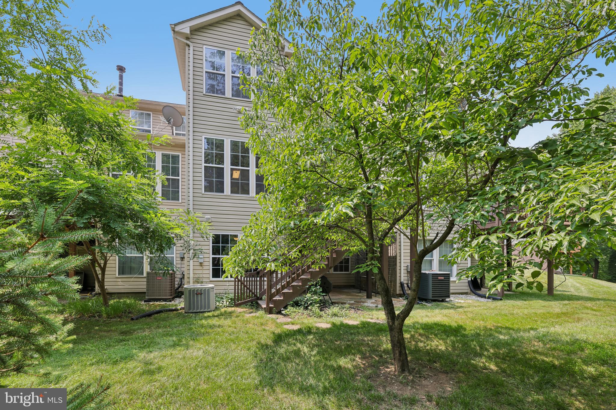 COLLEGE HILLS - Residential