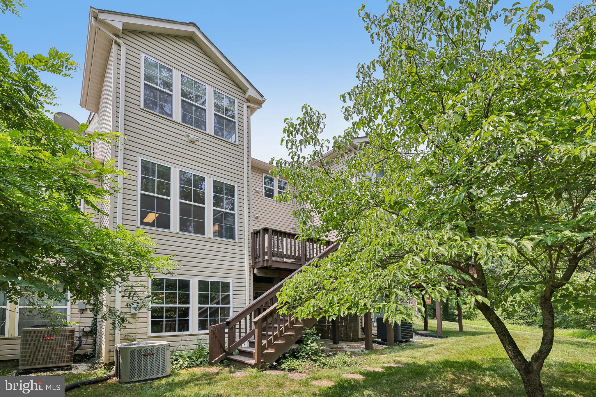 COLLEGE HILLS - Residential