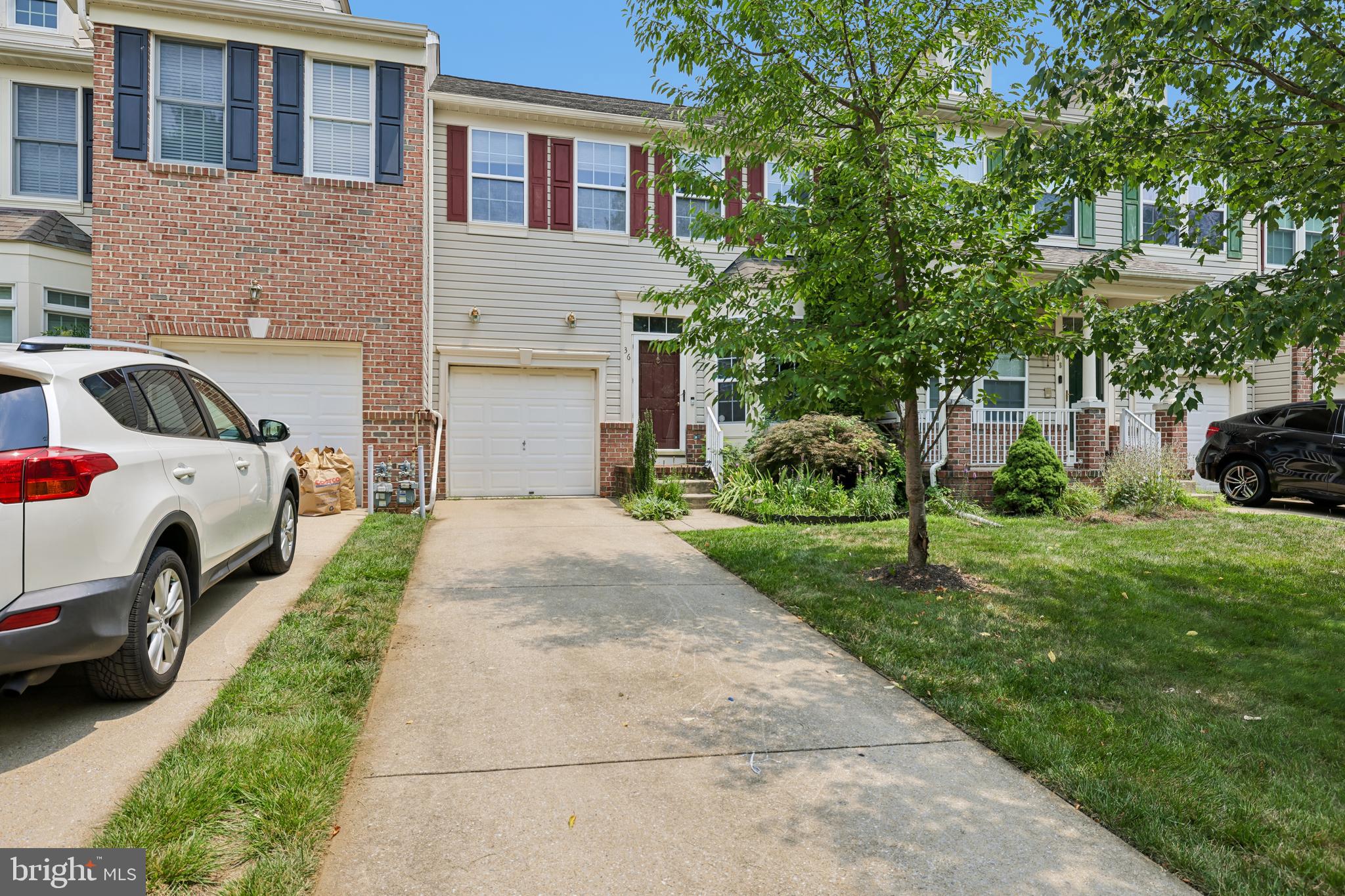 COLLEGE HILLS - Residential