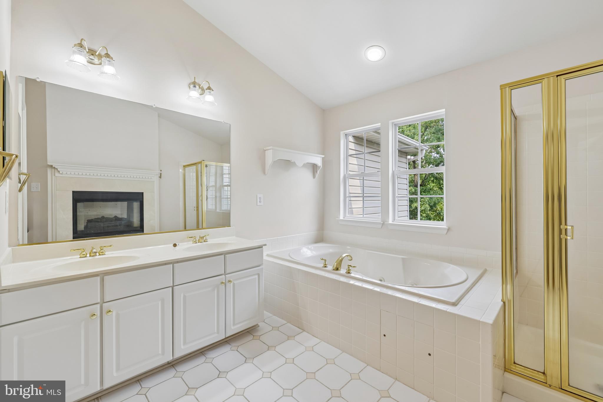 COLLEGE HILLS - Residential