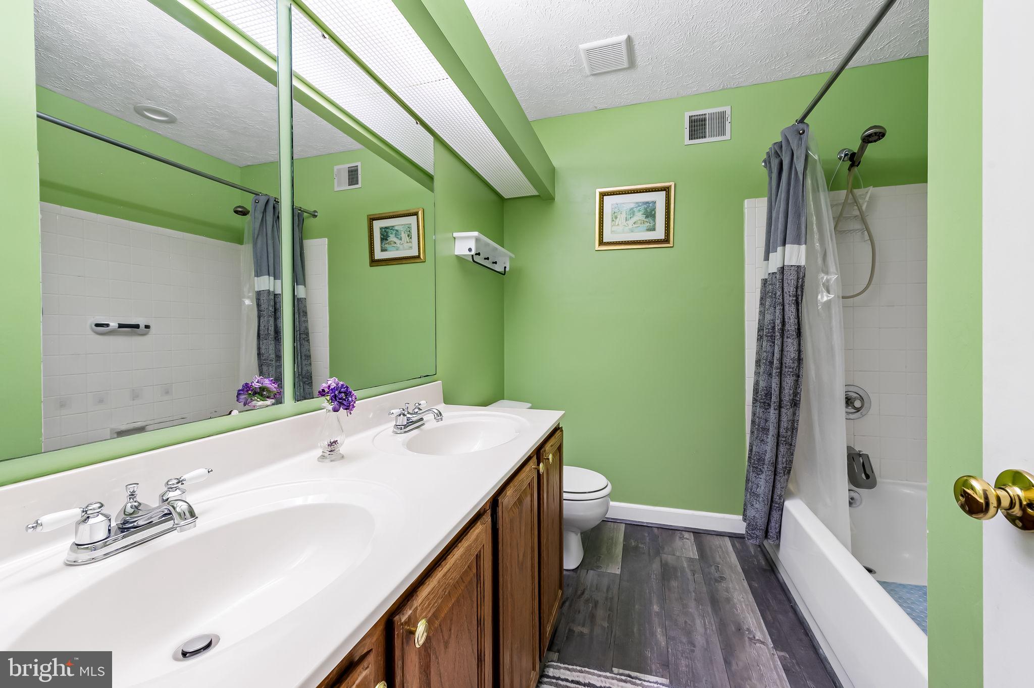 WORTHINGTON GLEN - Residential