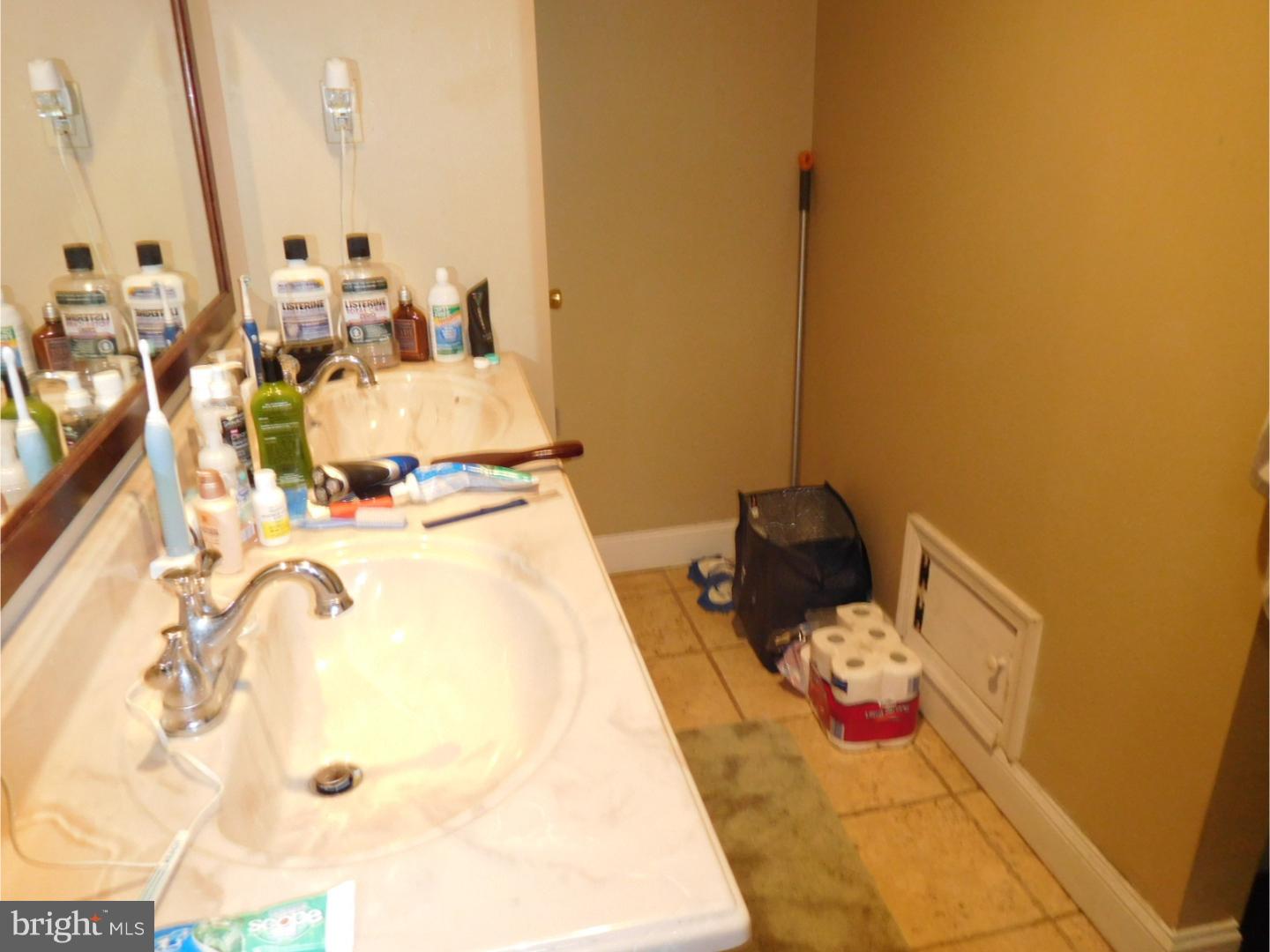 UNIVERSITY CITY - Residential Lease
