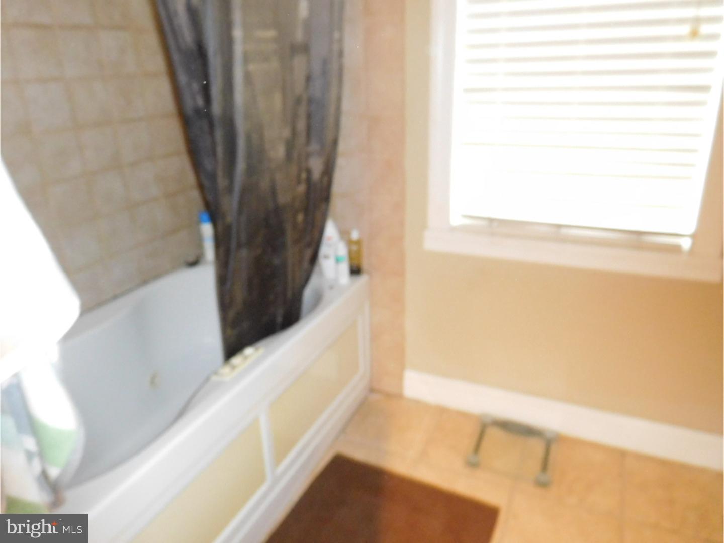 UNIVERSITY CITY - Residential Lease