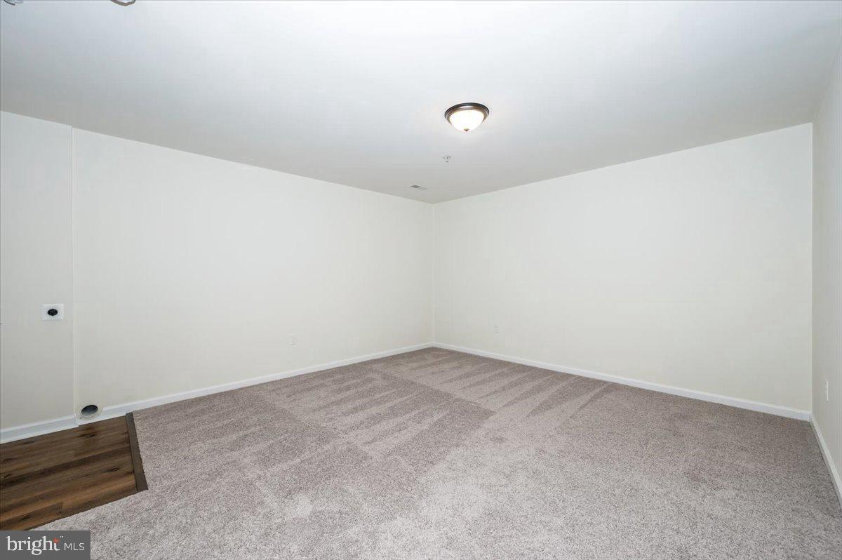 WHISPERING CREEK - Residential Lease