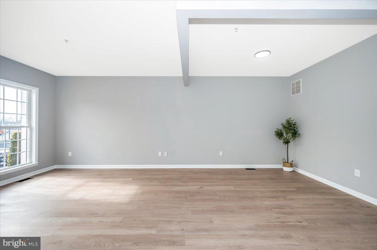 WHISPERING CREEK - Residential Lease