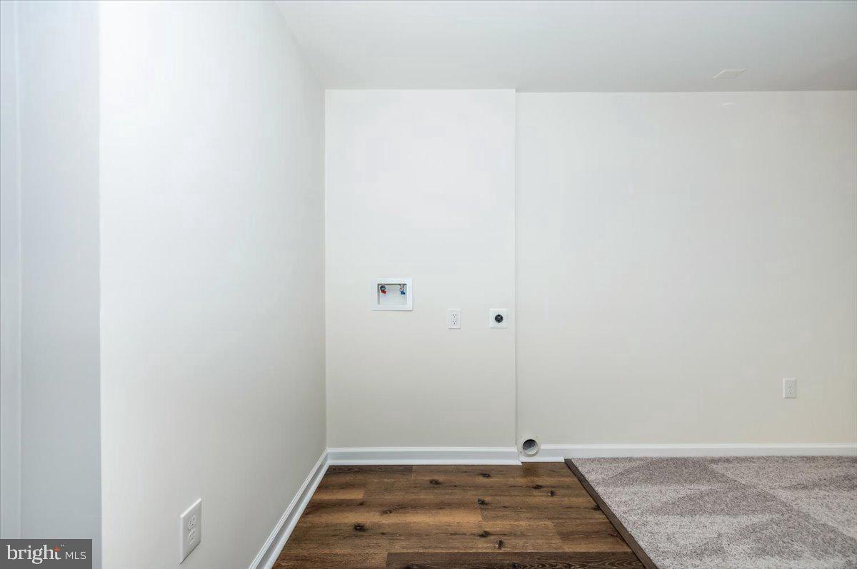 WHISPERING CREEK - Residential Lease