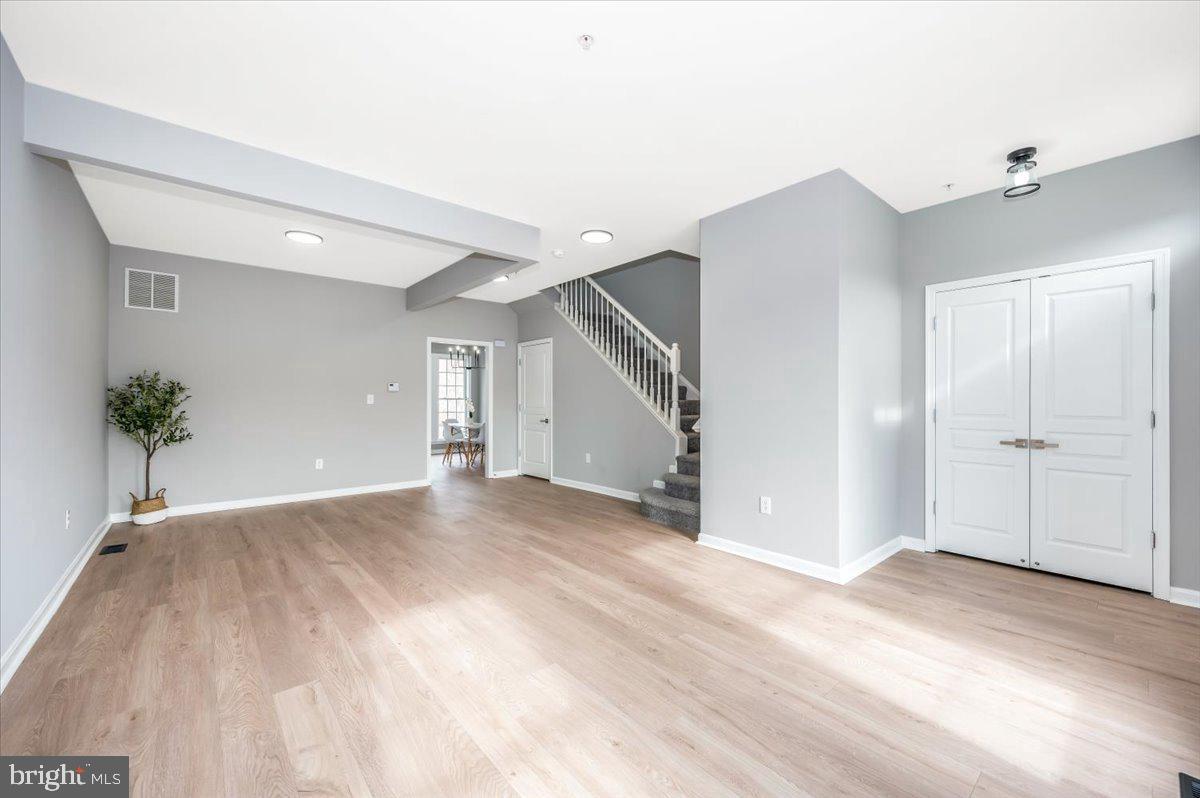 WHISPERING CREEK - Residential Lease