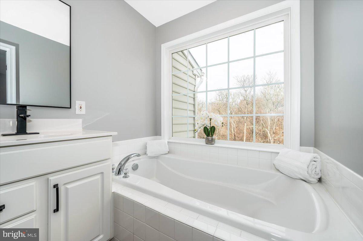 WHISPERING CREEK - Residential Lease