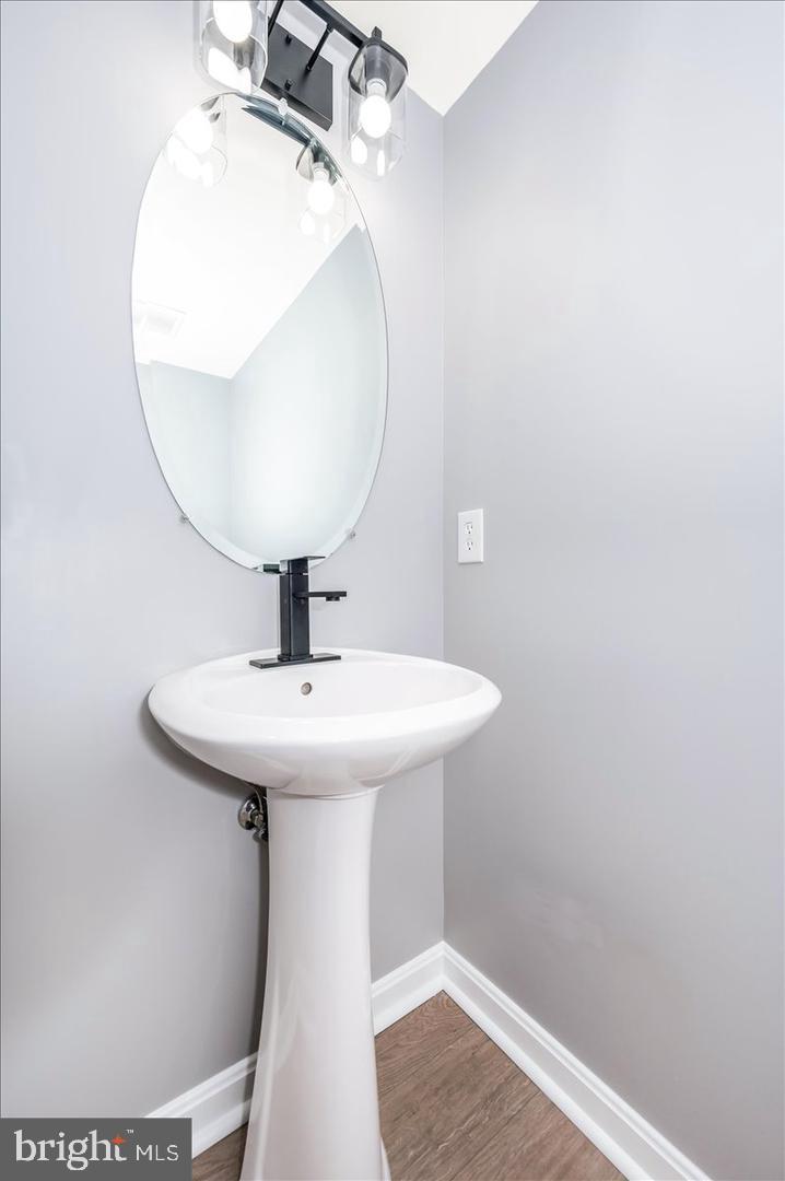 WHISPERING CREEK - Residential Lease