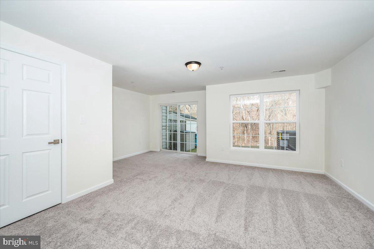 WHISPERING CREEK - Residential Lease