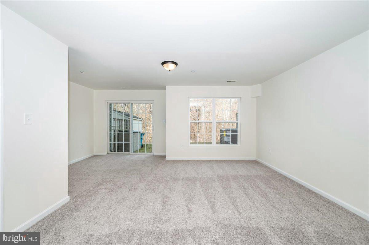 WHISPERING CREEK - Residential Lease