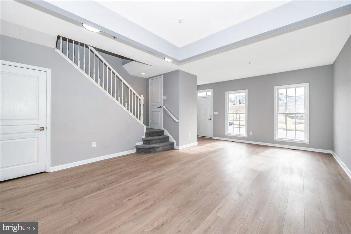 WHISPERING CREEK - Residential Lease
