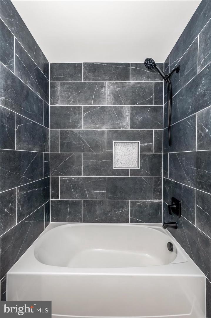 WHISPERING CREEK - Residential Lease