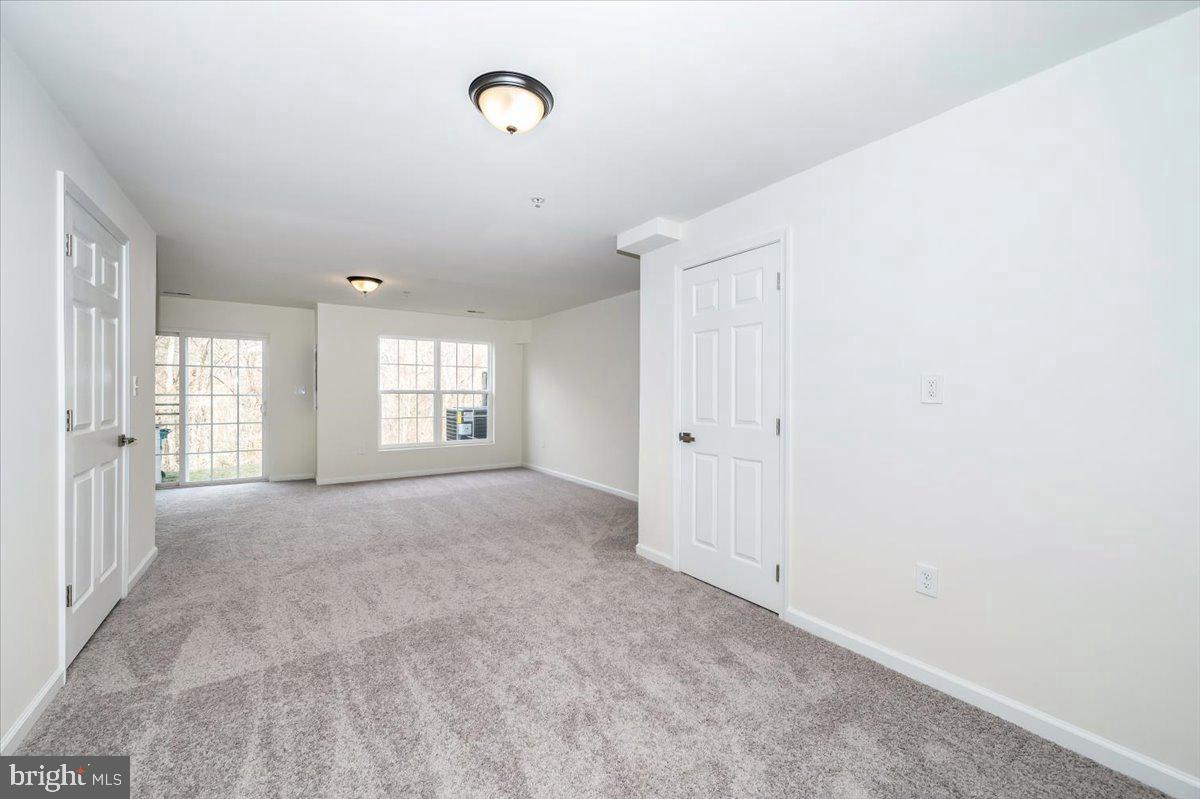 WHISPERING CREEK - Residential Lease