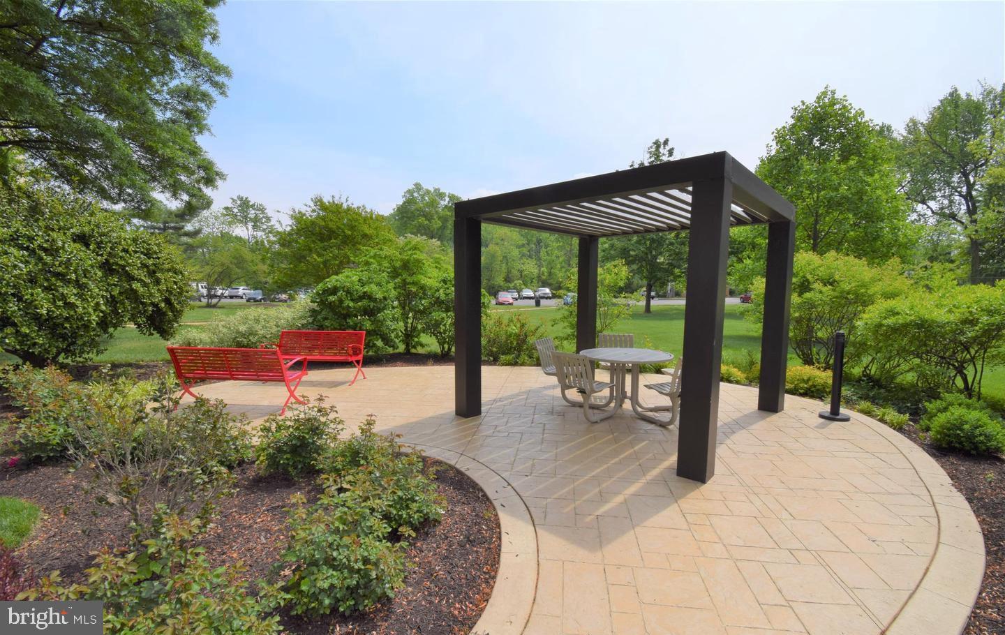 RIVER TOWERS - Residential Lease