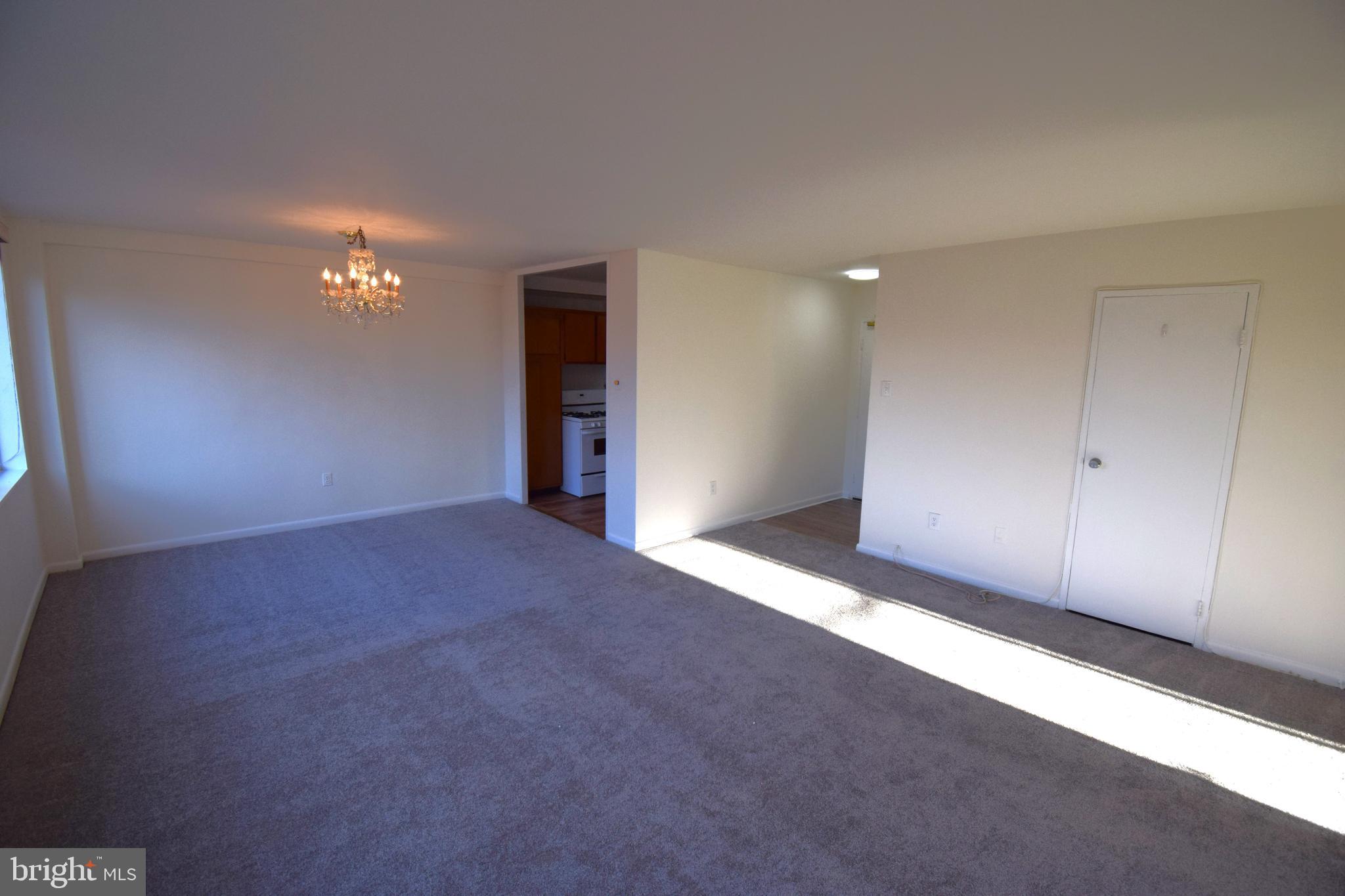 RIVER TOWERS - Residential Lease