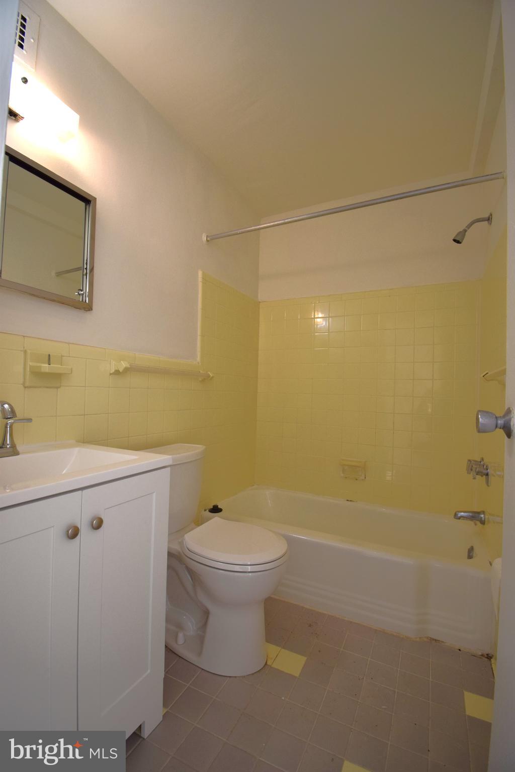 RIVER TOWERS - Residential Lease