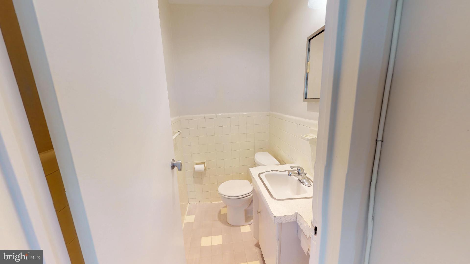 RIVER TOWERS - Residential Lease