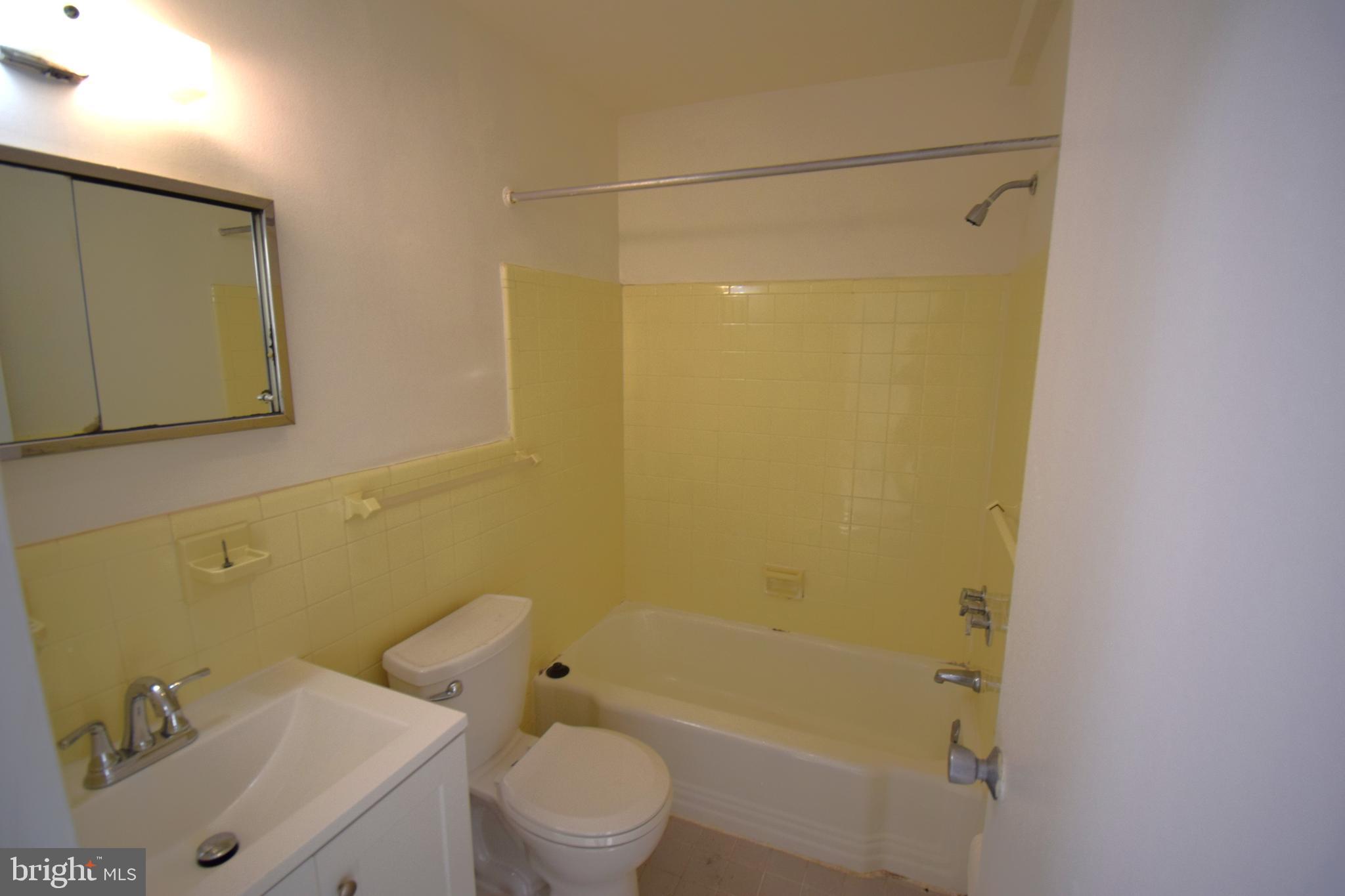 RIVER TOWERS - Residential Lease