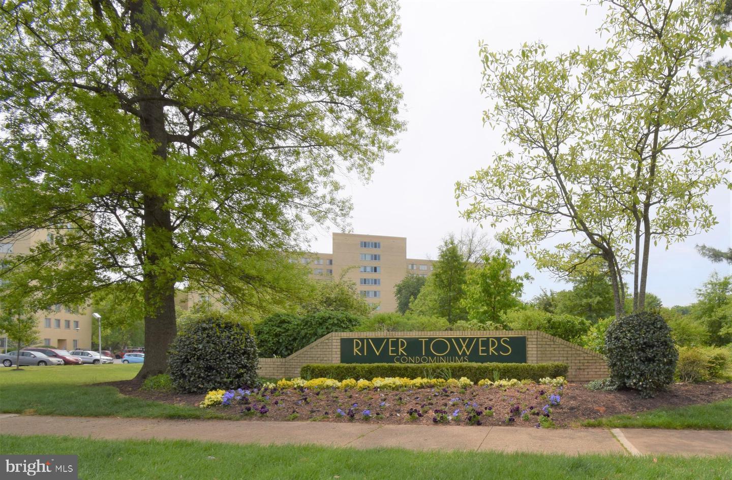 RIVER TOWERS - Residential Lease