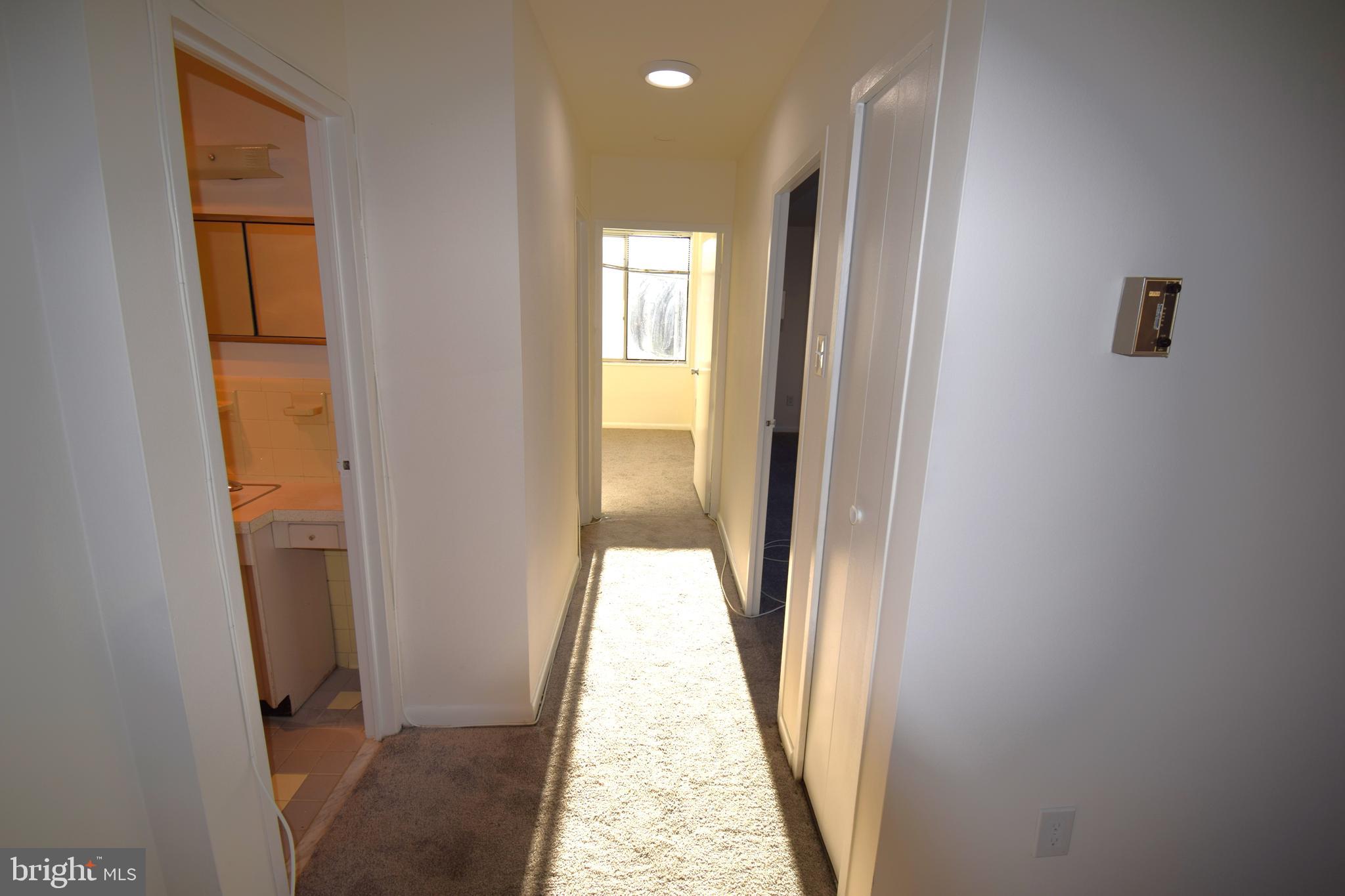 RIVER TOWERS - Residential Lease
