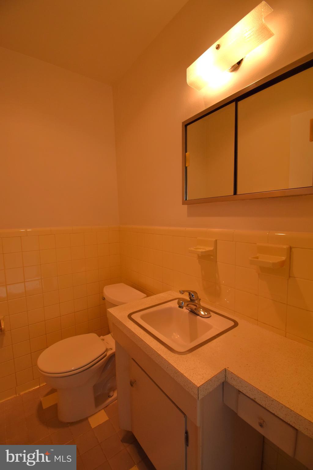 RIVER TOWERS - Residential Lease