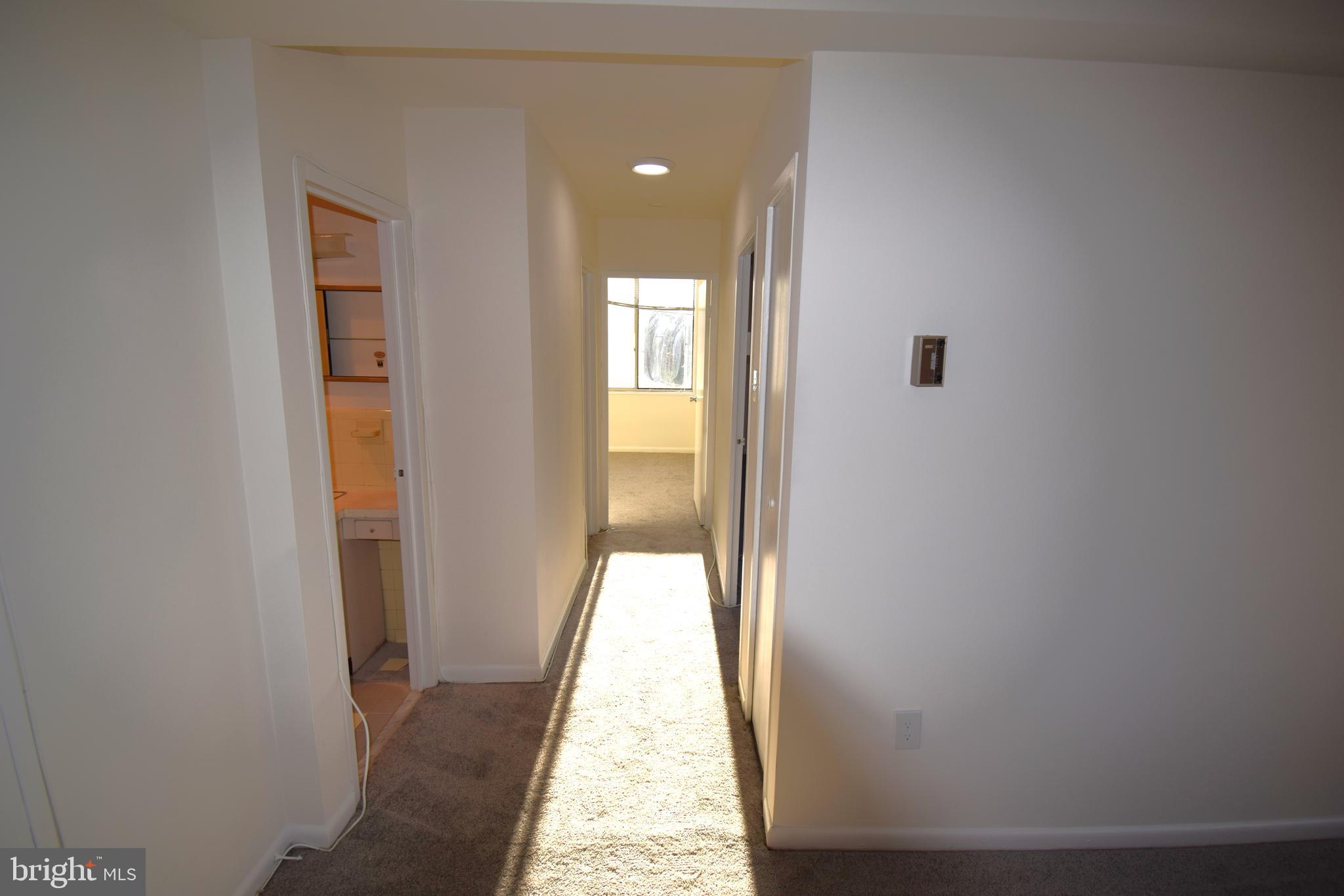RIVER TOWERS - Residential Lease