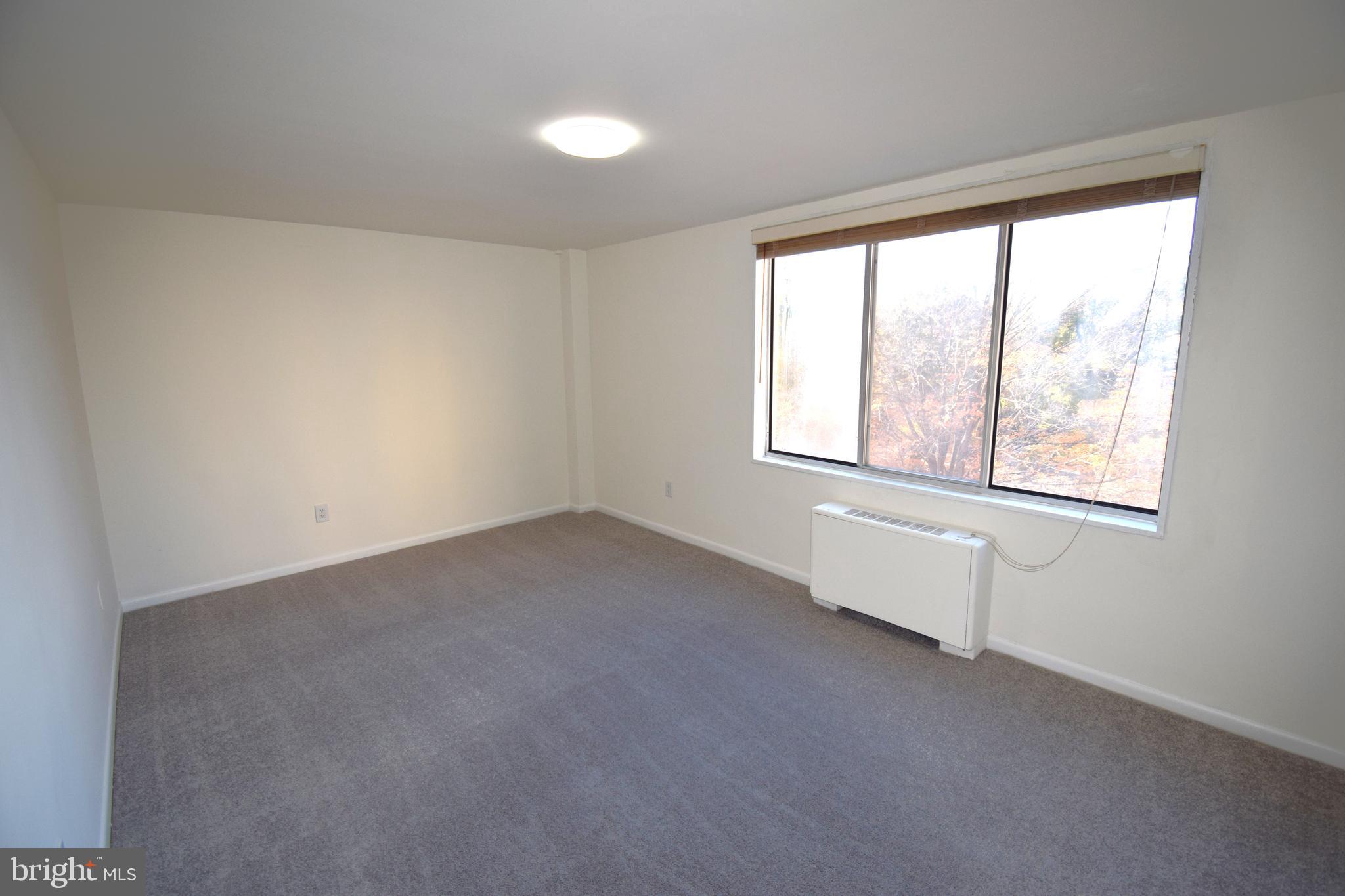 RIVER TOWERS - Residential Lease