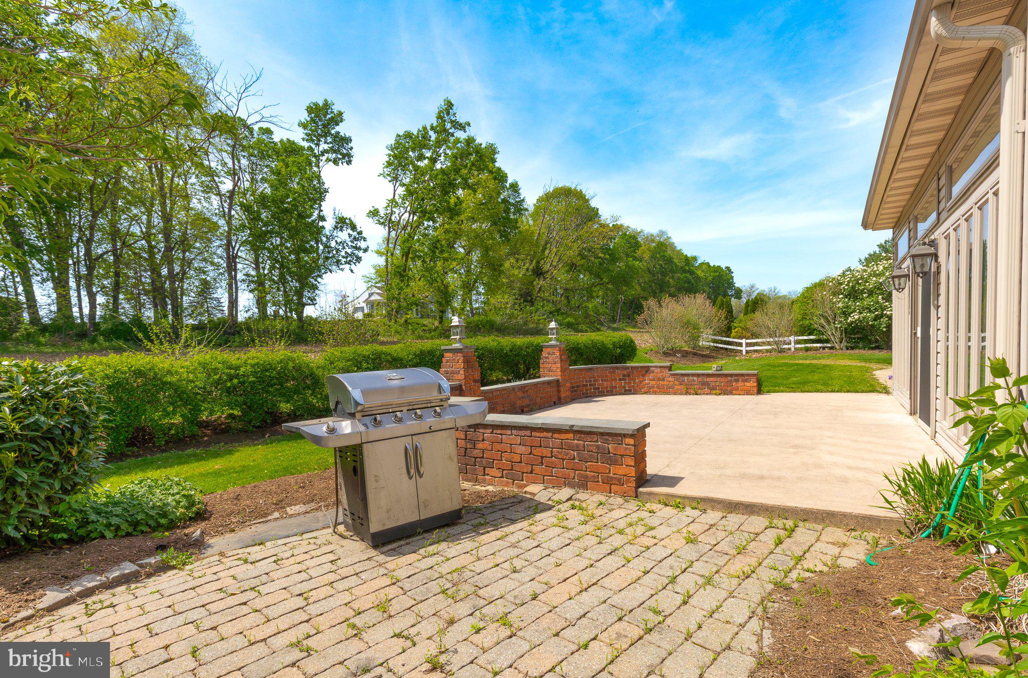 WOODS EDGE - Residential