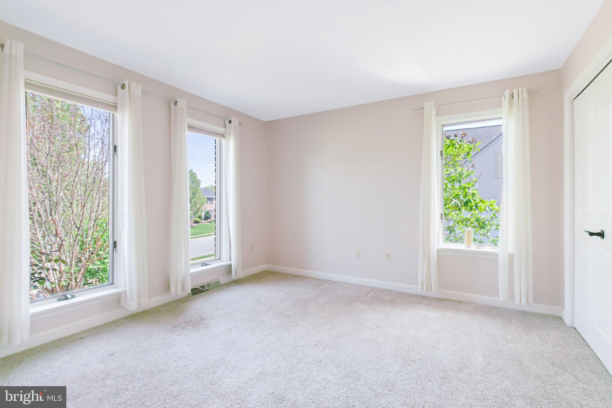 WOODS EDGE - Residential