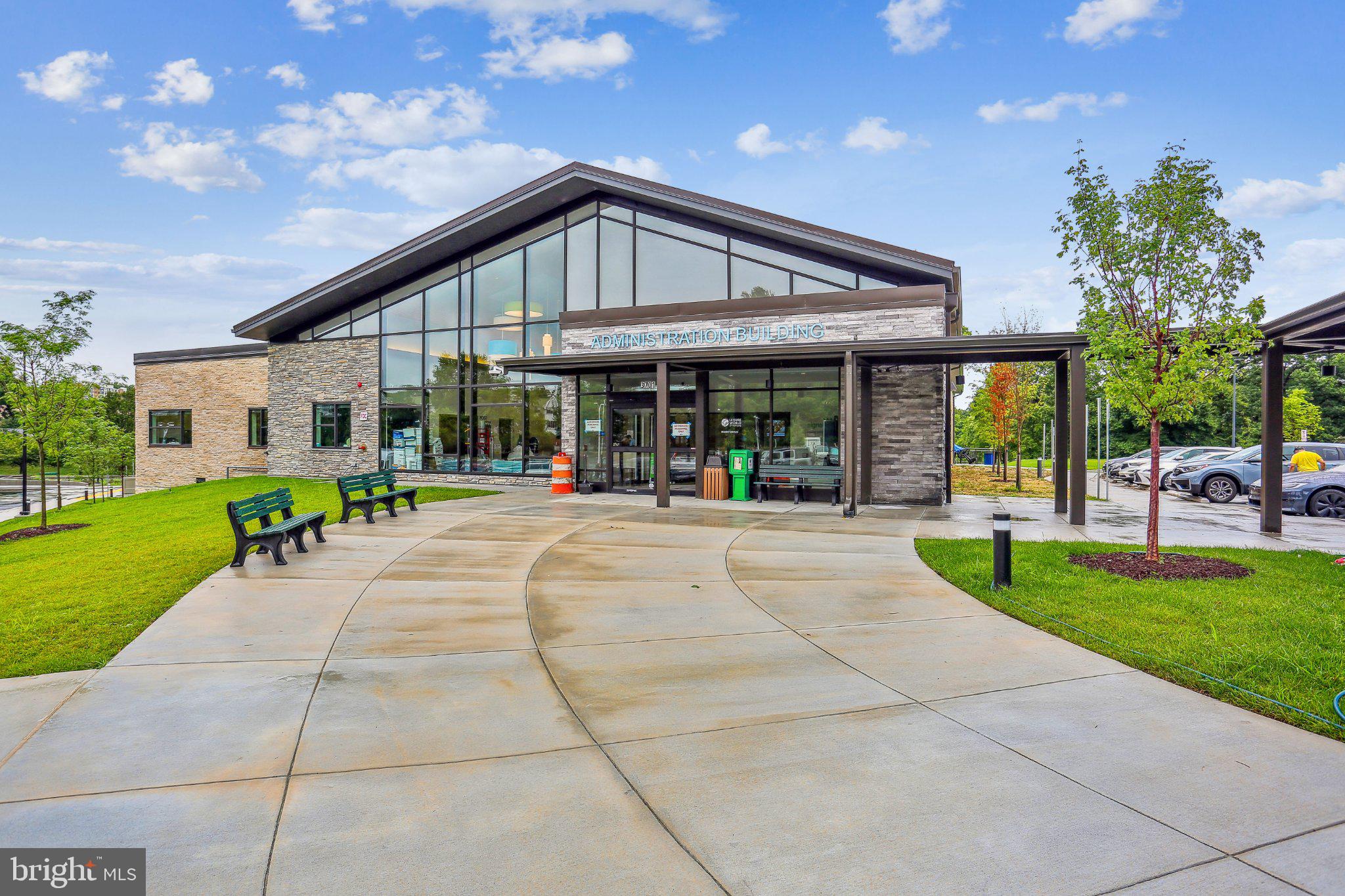 TURNBERRY COURTS AT LEIS - Residential