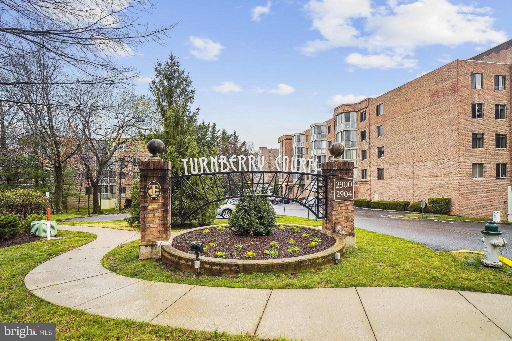 TURNBERRY COURTS AT LEIS - Residential