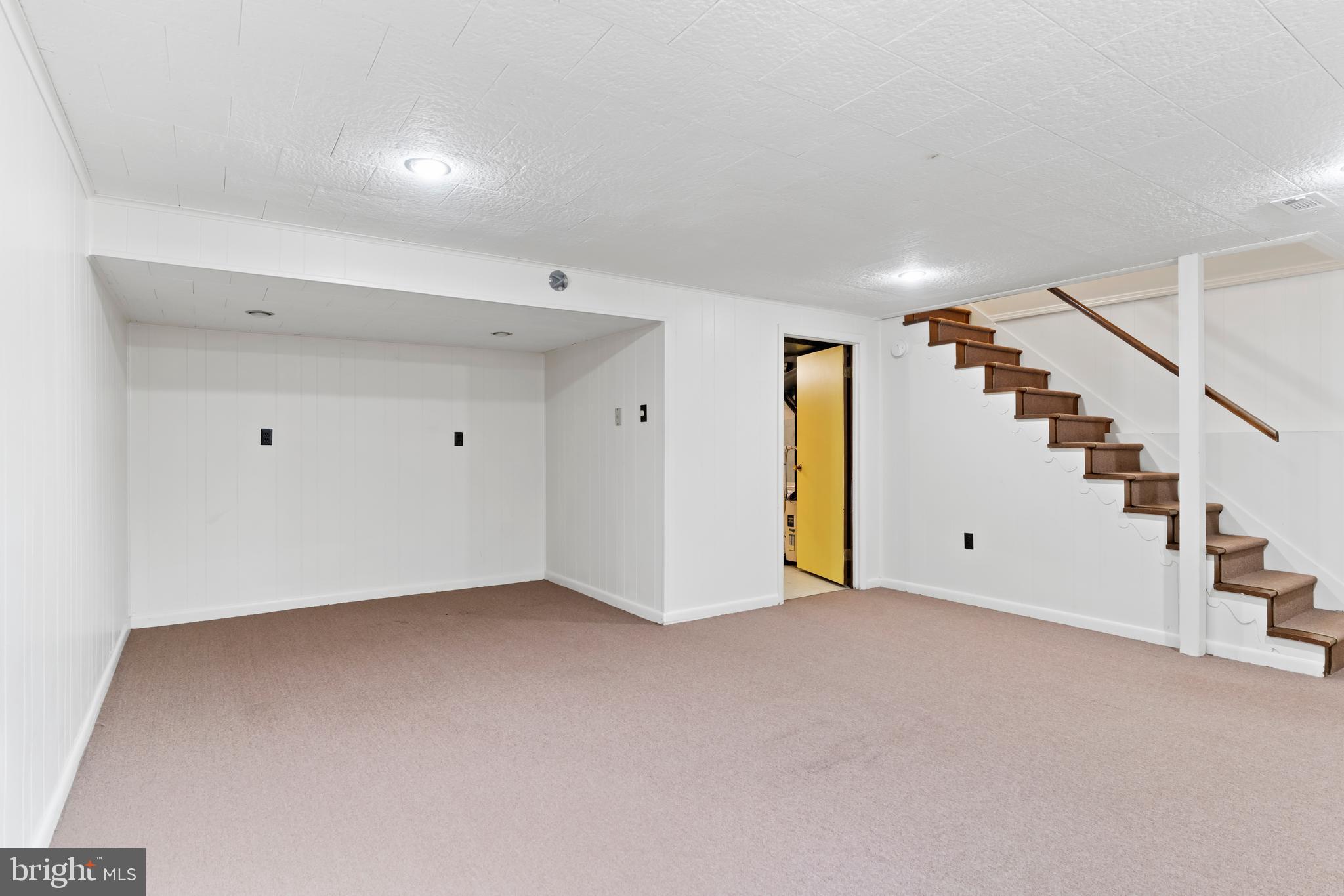 CUMBERLAND COURT APARTMENTS - Residential