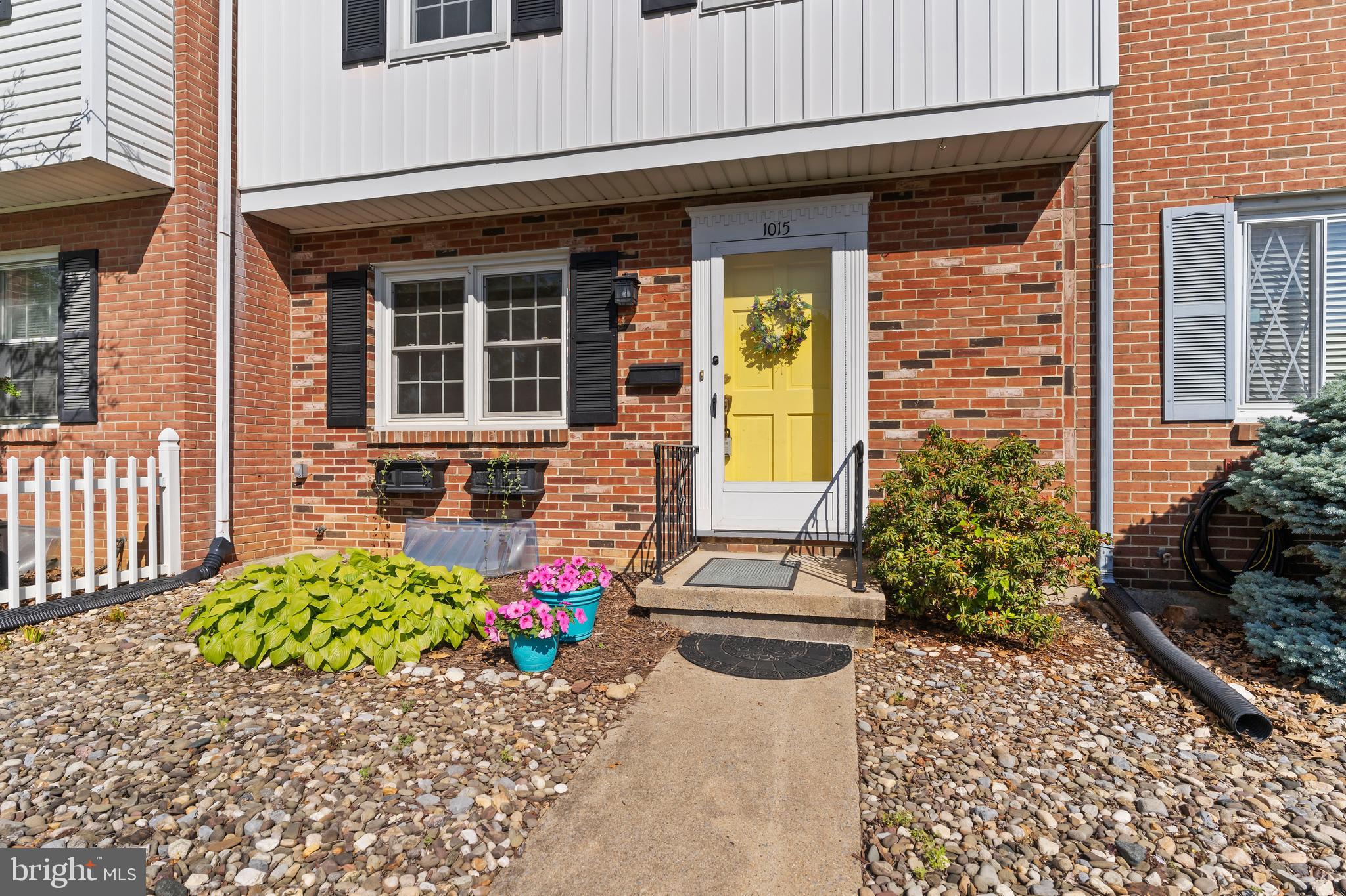 CUMBERLAND COURT APARTMENTS - Residential